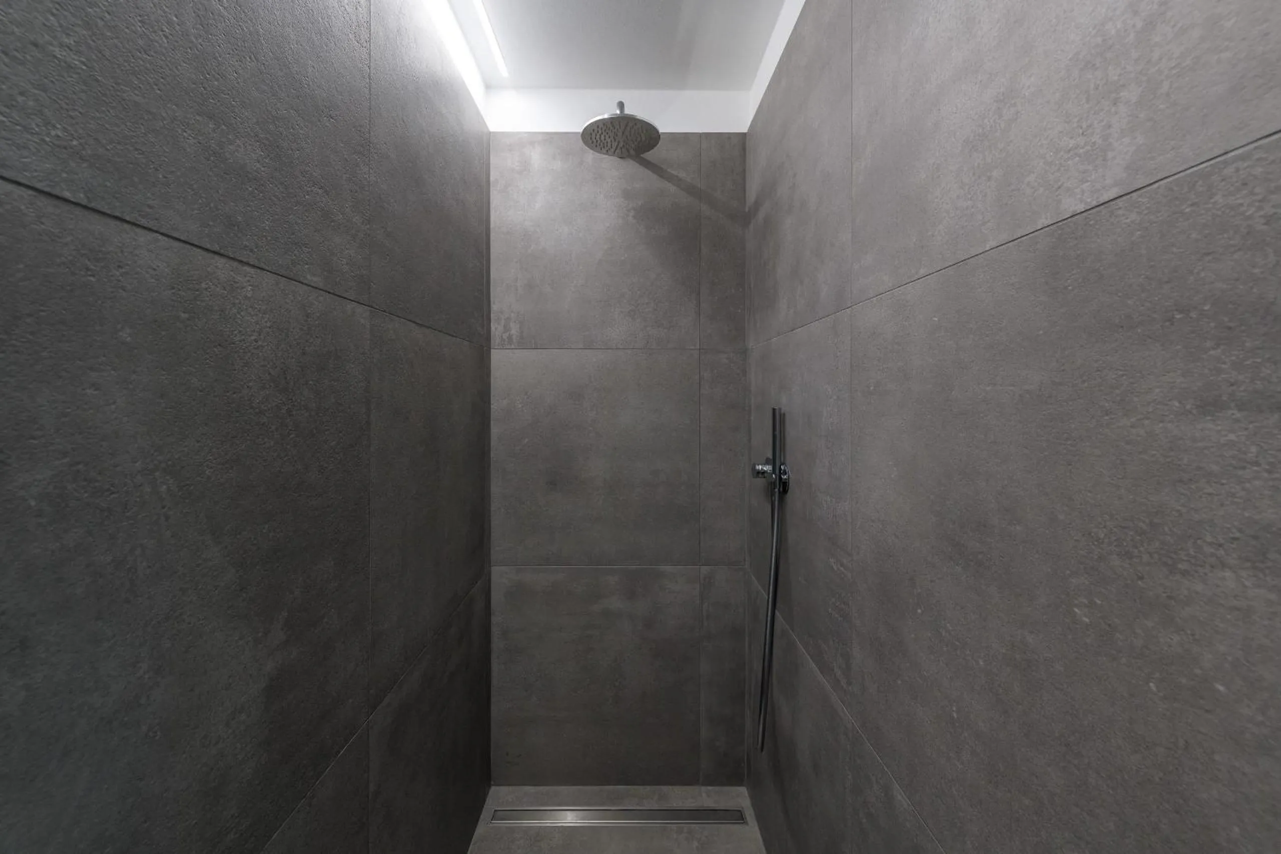 Shower in Casa Kaki - Eco friendly Apartments with Parking & Private Courtyard
