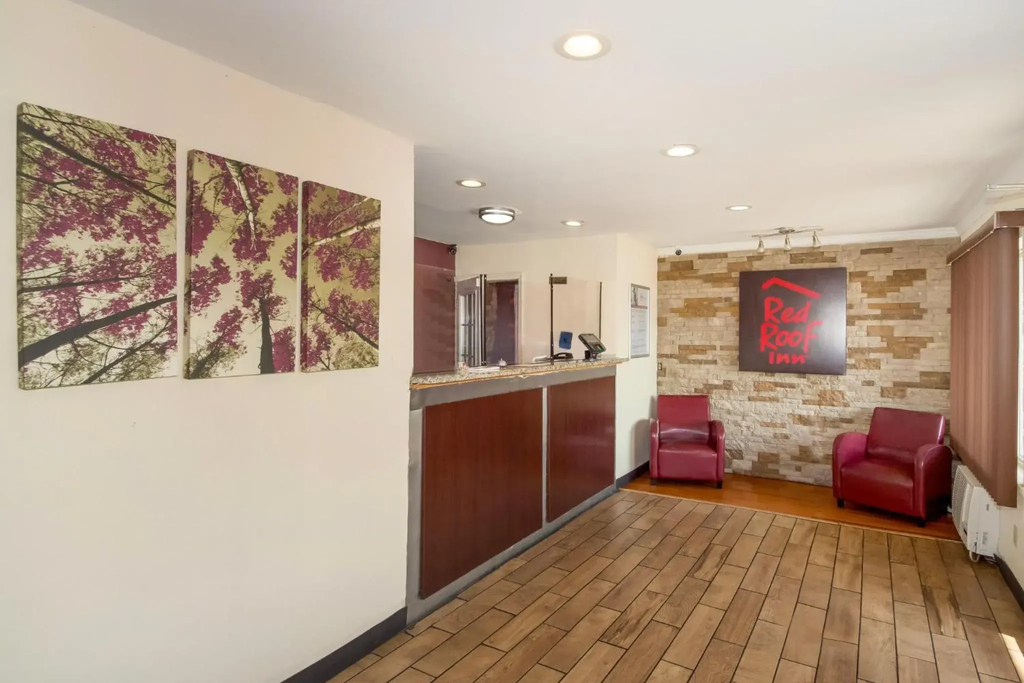 Lobby or reception in Red Roof Inn Santee Lobby or reception in Red Roof Inn Santee