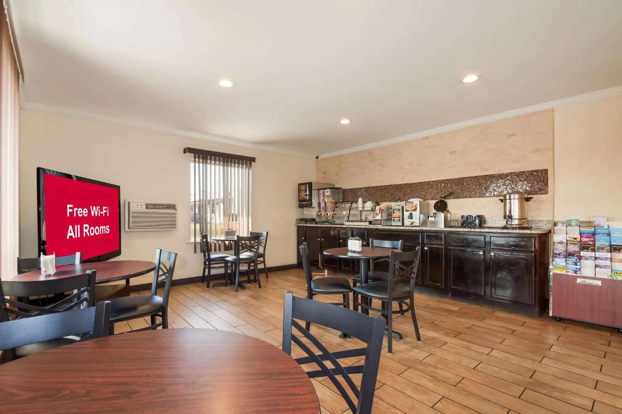 Breakfast in Red Roof Inn Santee