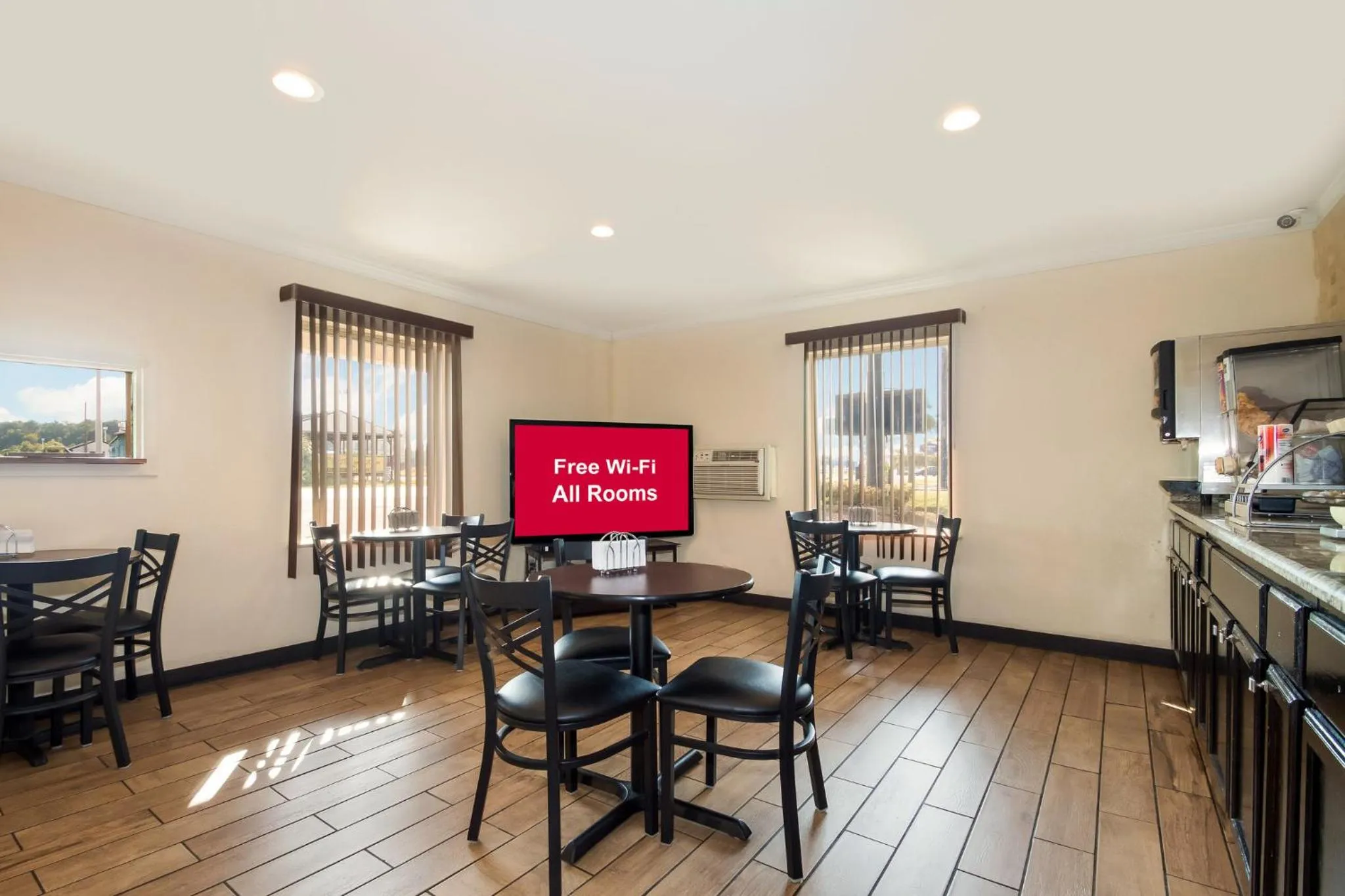 Breakfast in Red Roof Inn Santee