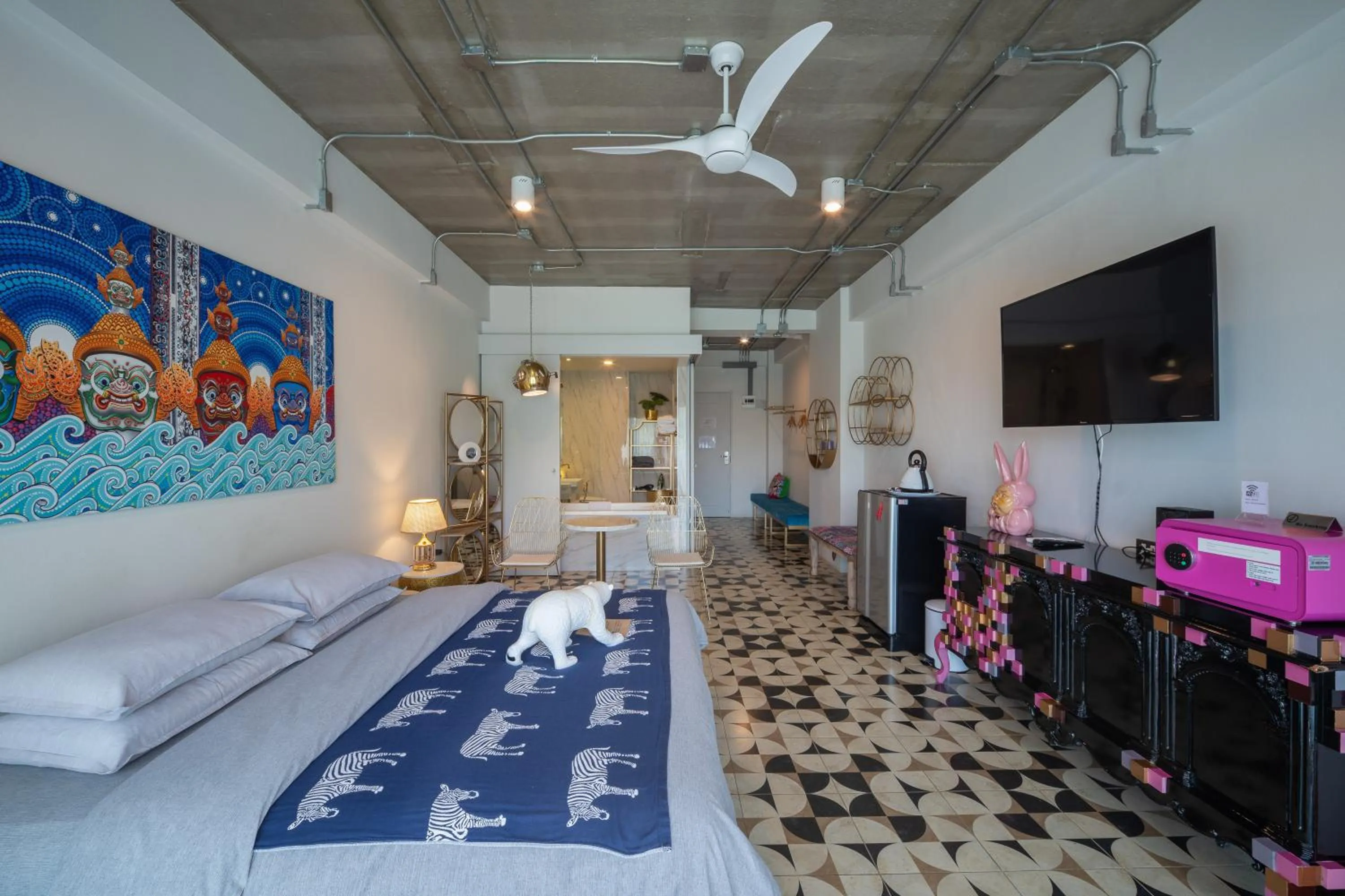 Bed in River Art Hotel