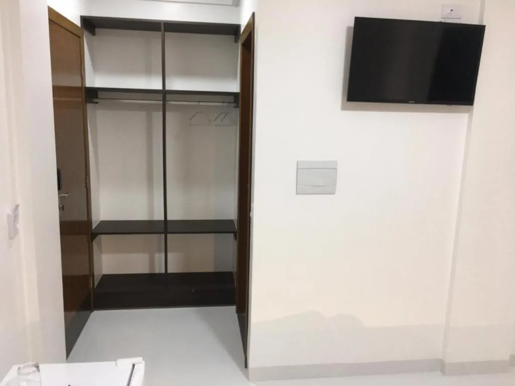wardrobe in Executive Hotel MT