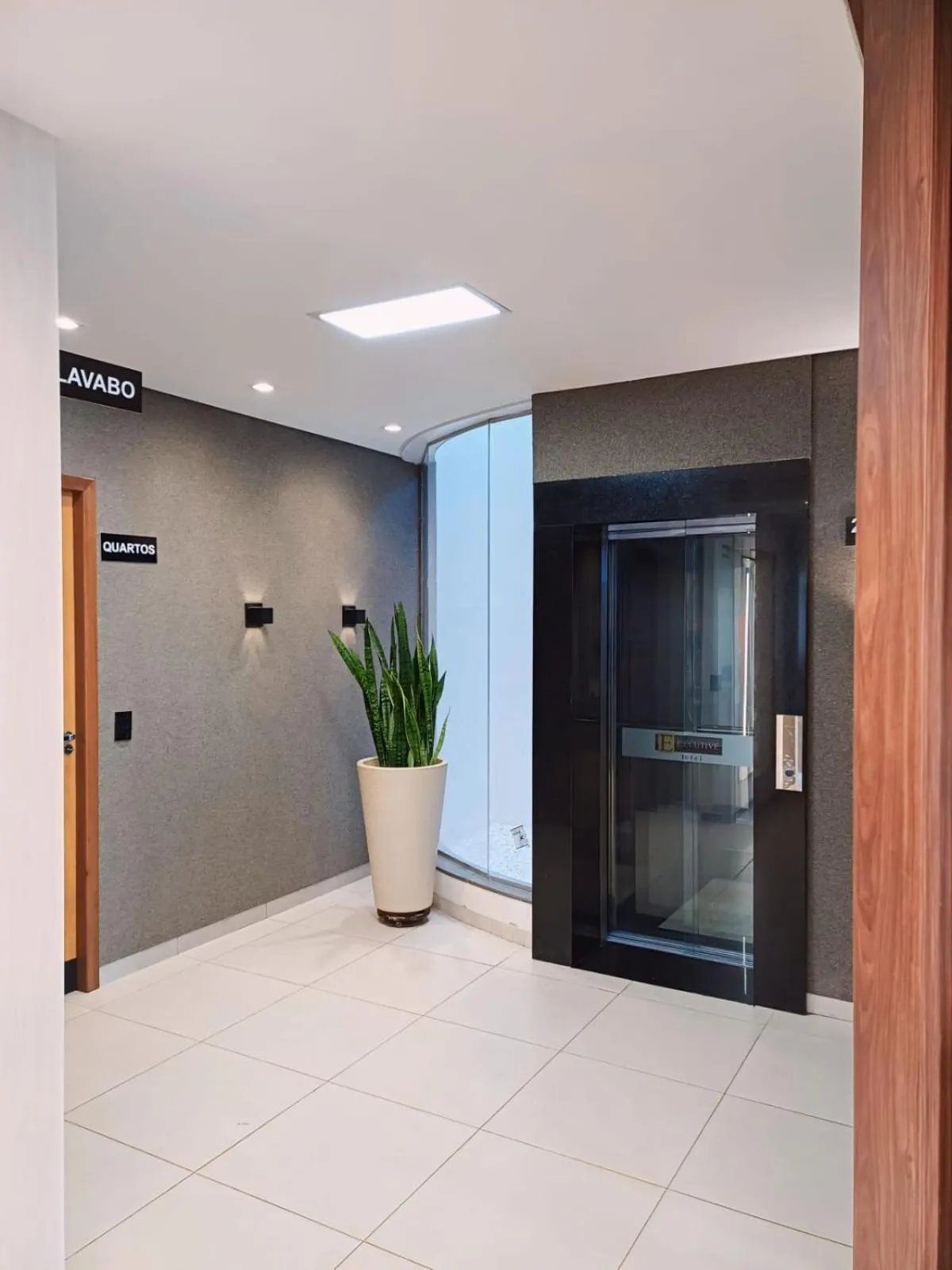 elevator in Executive Hotel MT