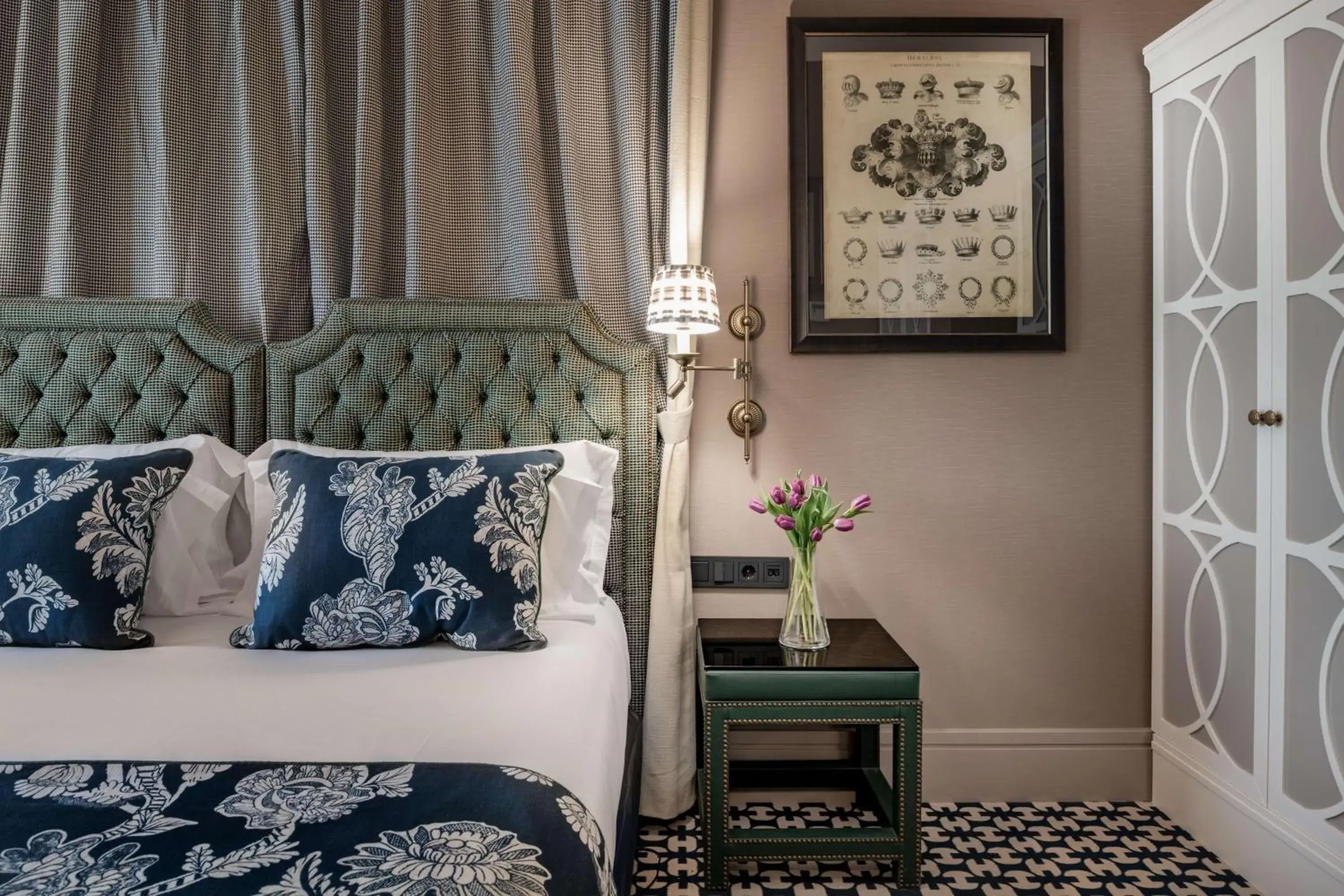 Photo of the whole room, Bed in NH Collection Colón Valencia Photo of the whole room, Bed in NH Collection Colón Valencia