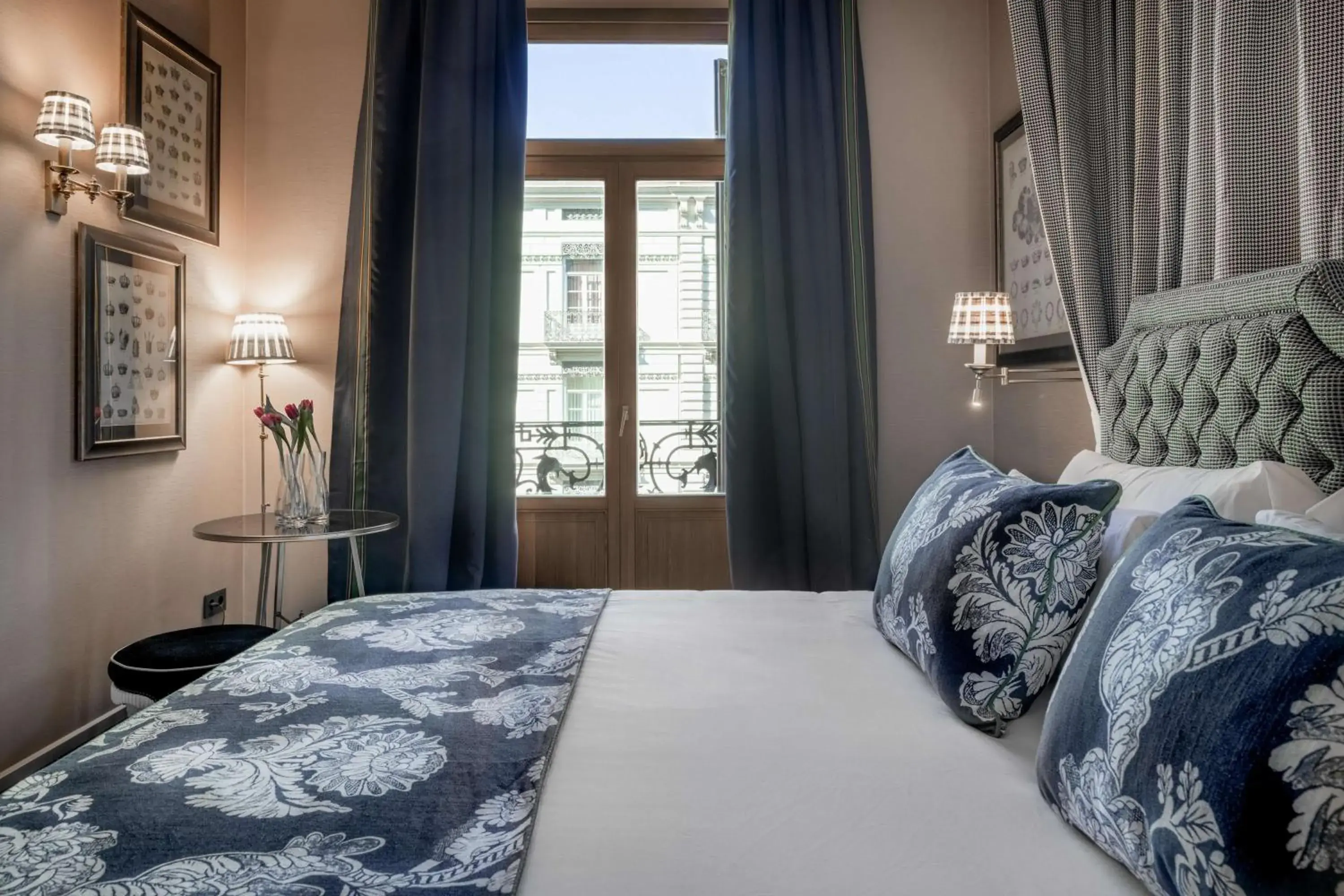 Photo of the whole room, Bed in NH Collection Colón Valencia Photo of the whole room, Bed in NH Collection Colón Valencia