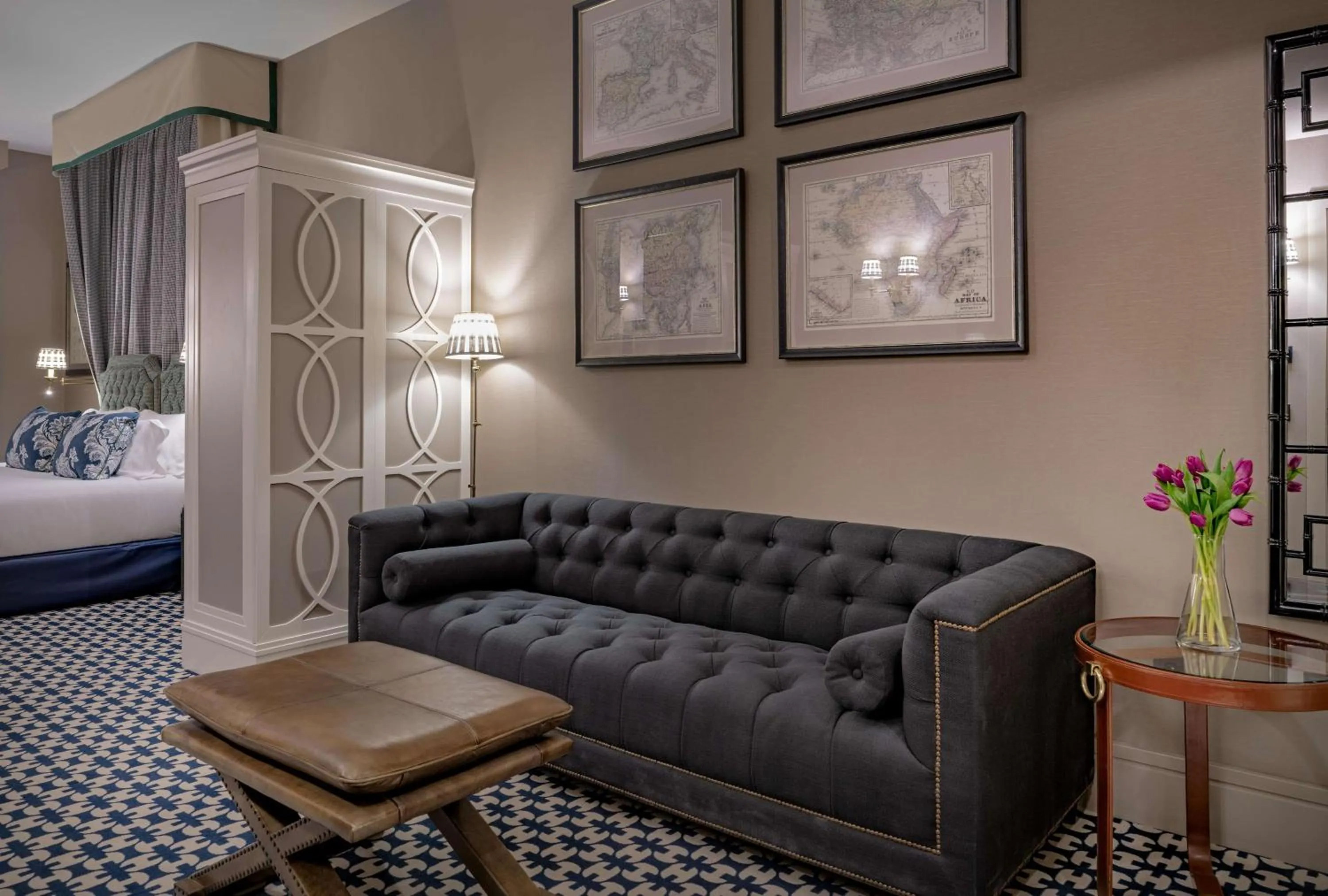 Photo of the whole room, Bed in NH Collection Colón Valencia