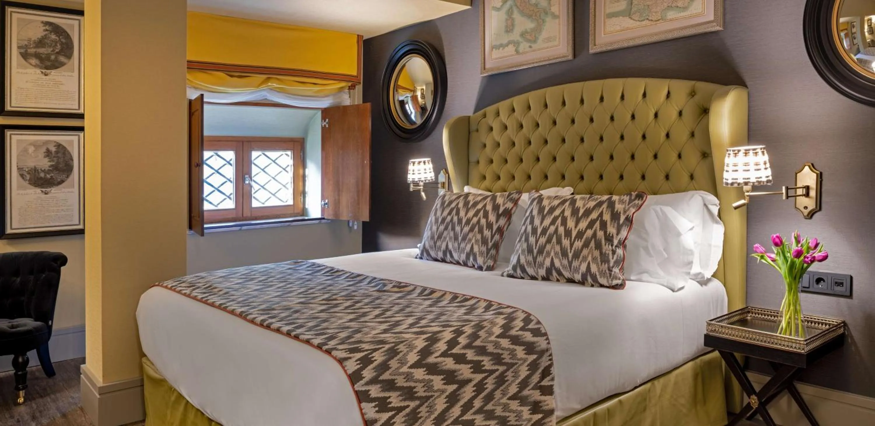 Photo of the whole room, Bed in NH Collection Colón Valencia