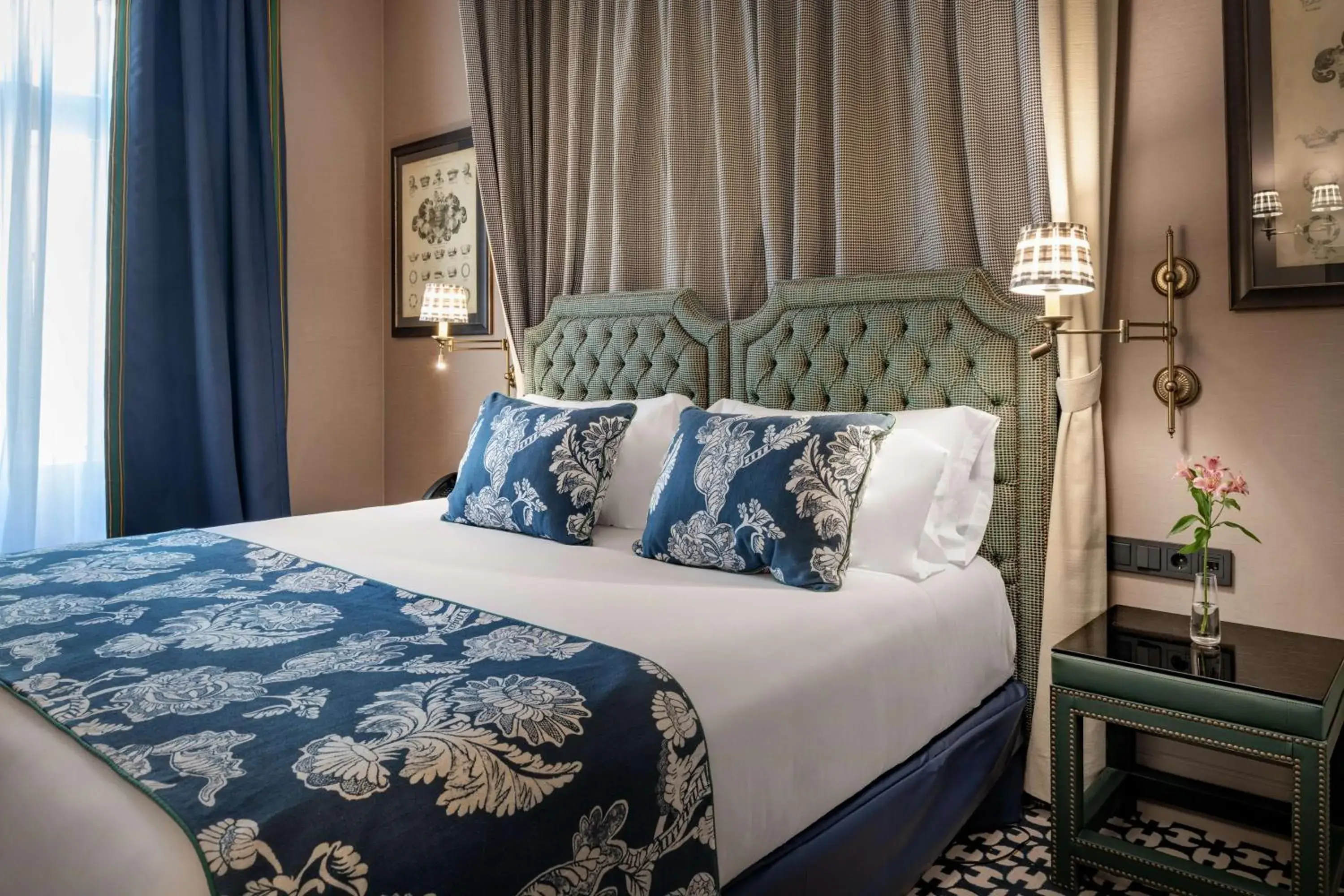 Photo of the whole room, Bed in NH Collection Colón Valencia Photo of the whole room, Bed in NH Collection Colón Valencia