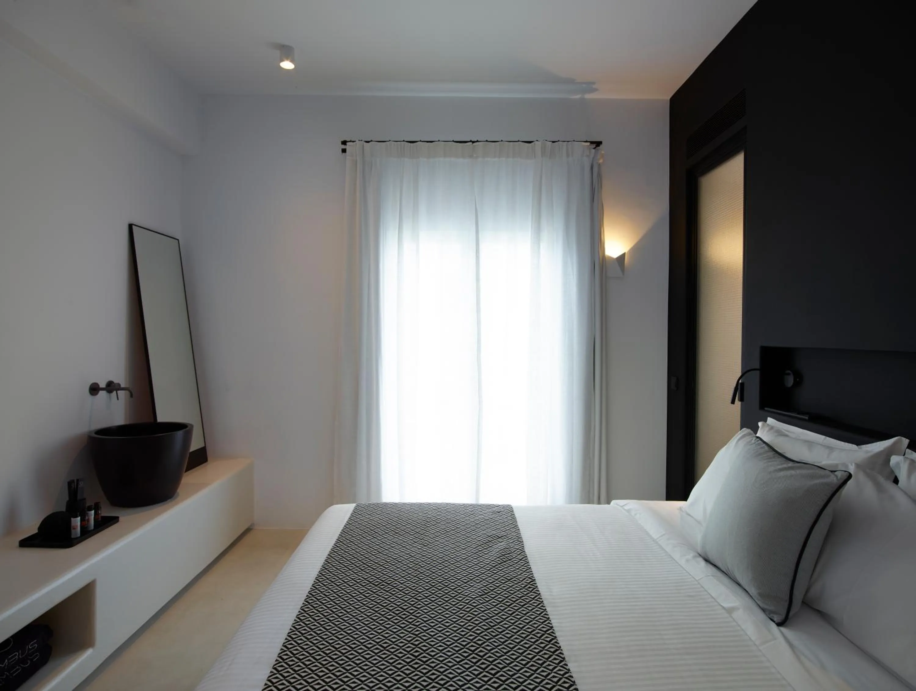 Bedroom, Bed in Nimbus Mykonos