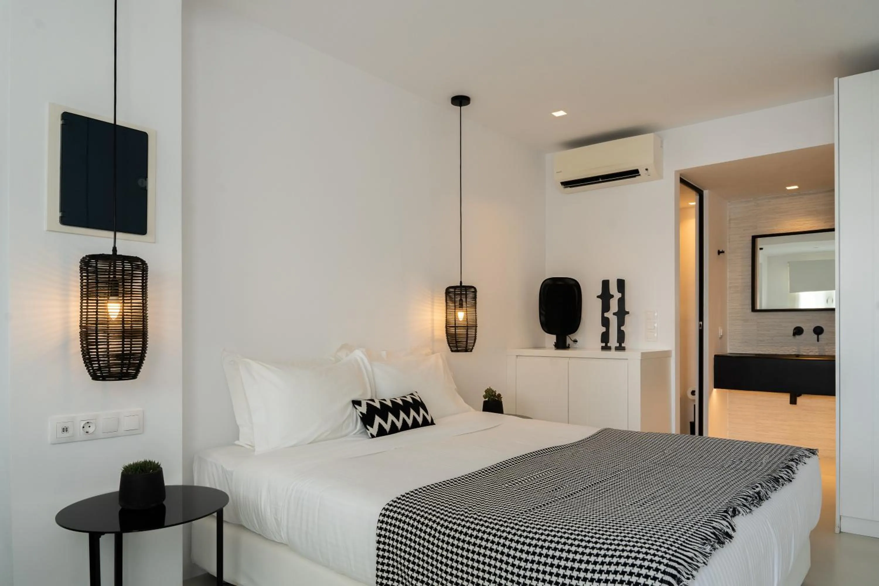 Bedroom, Bed in Nimbus Mykonos