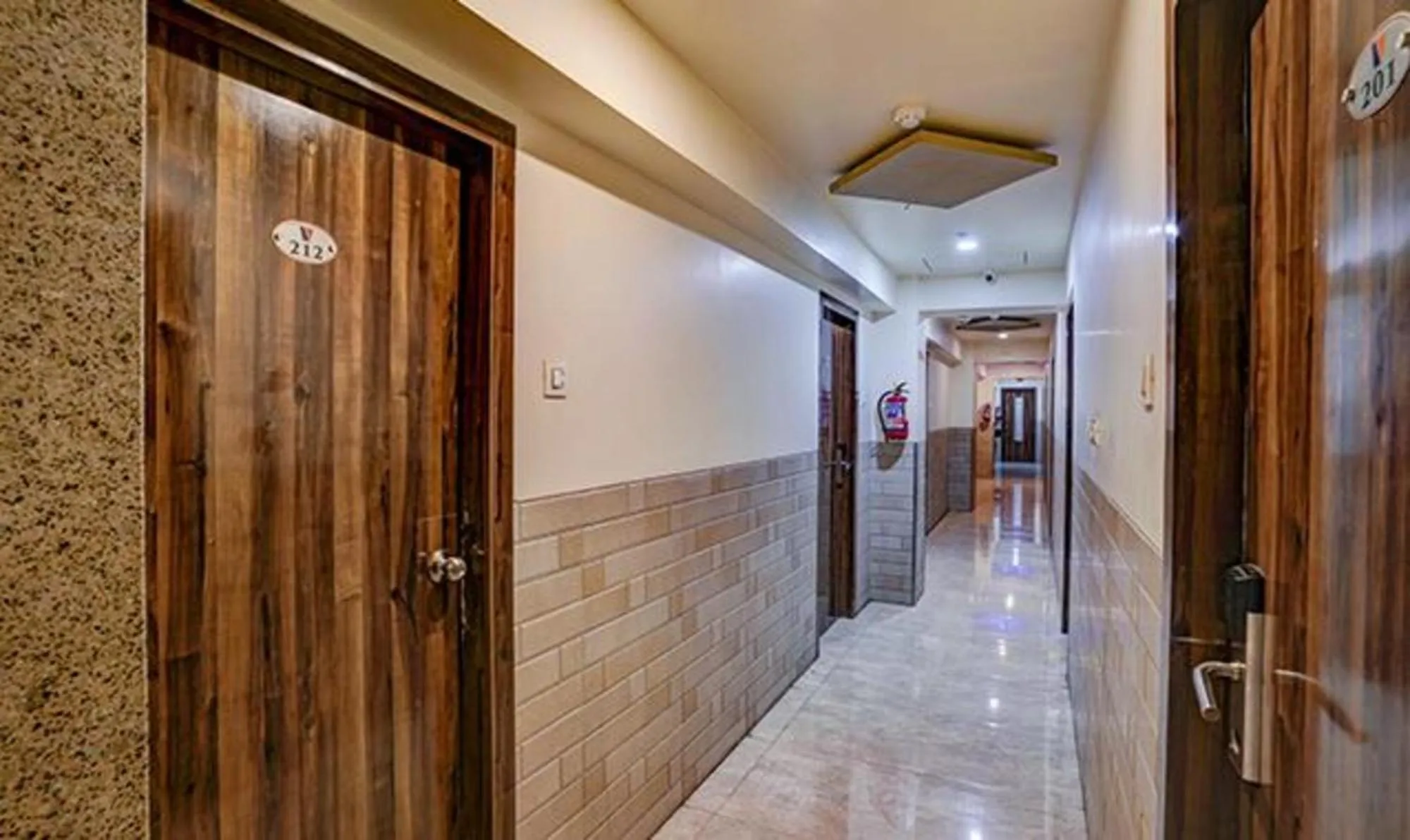 Lobby or reception in FabHotel Veera Residency - Nr Mumbai International Airport