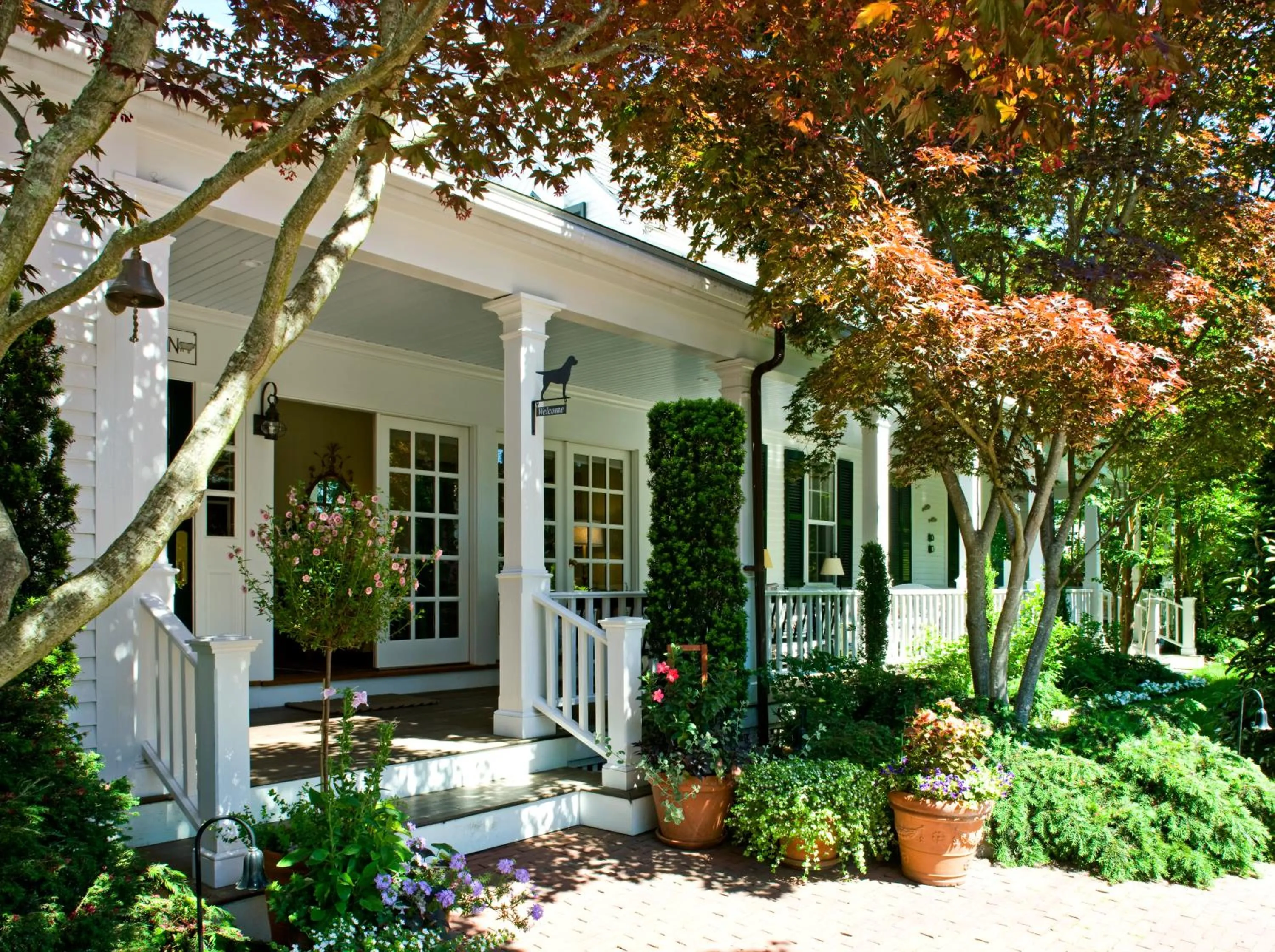 Facade/entrance in Hob Knob