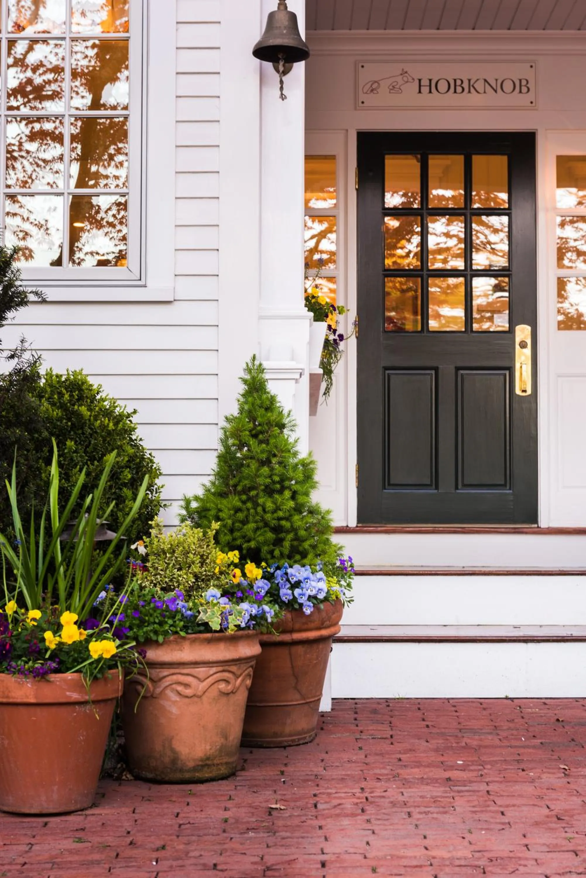 Facade/entrance in Hob Knob