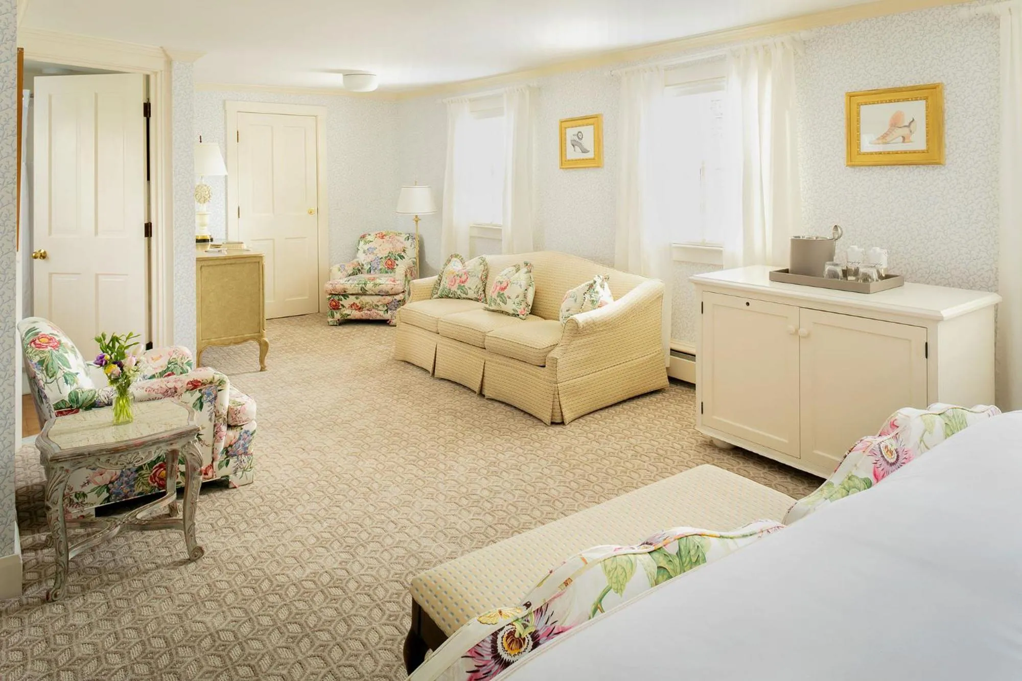 Living room, Bed in Hob Knob
