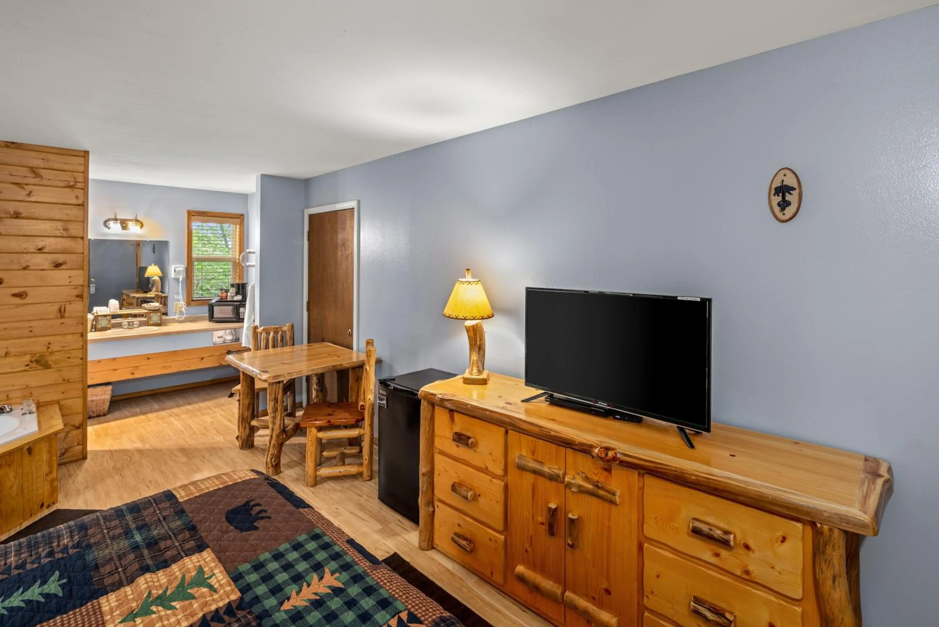 Bed in The Lookout Lodge