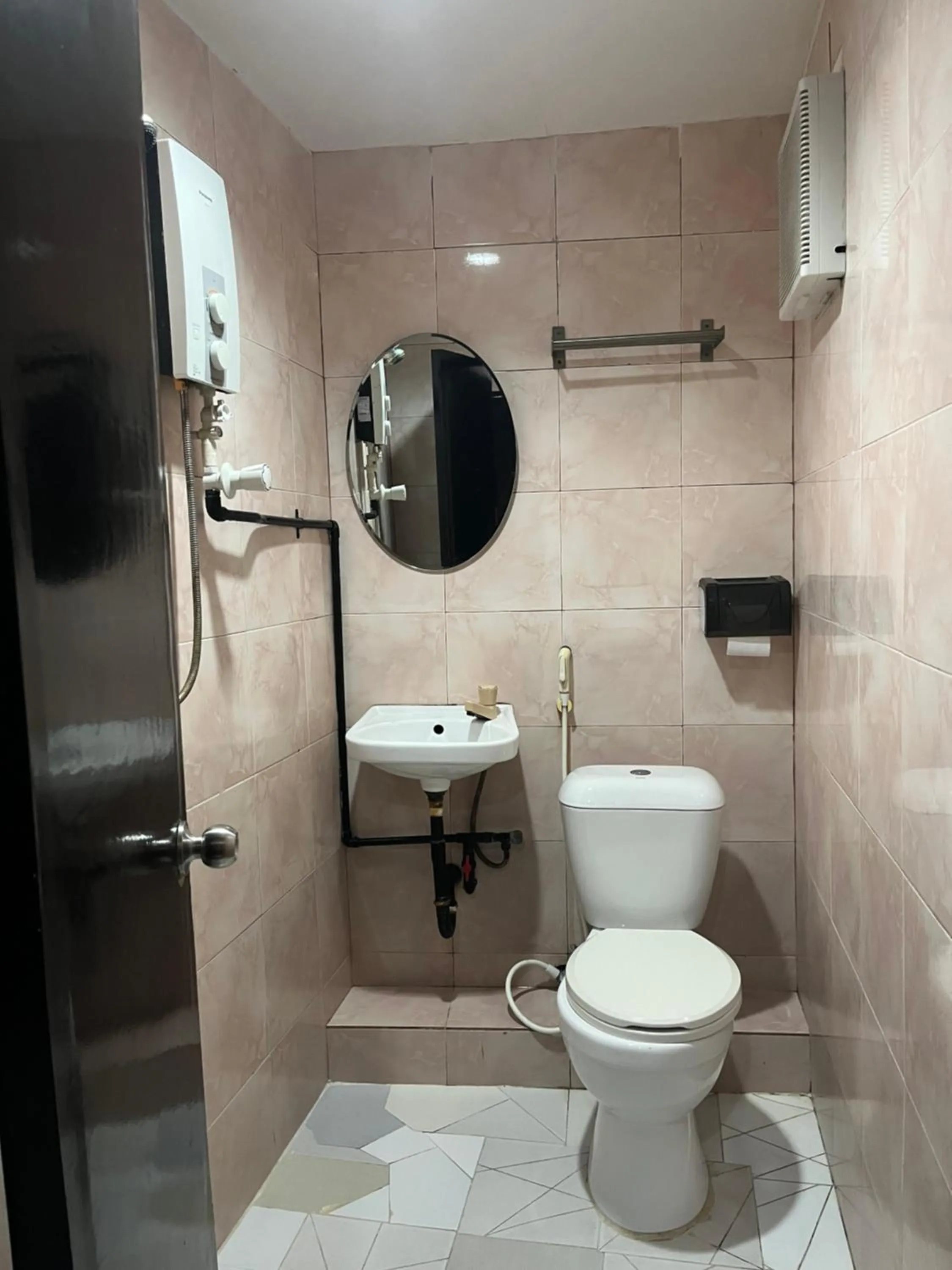 HalfWay House Hostel Mactan Cebu Airport