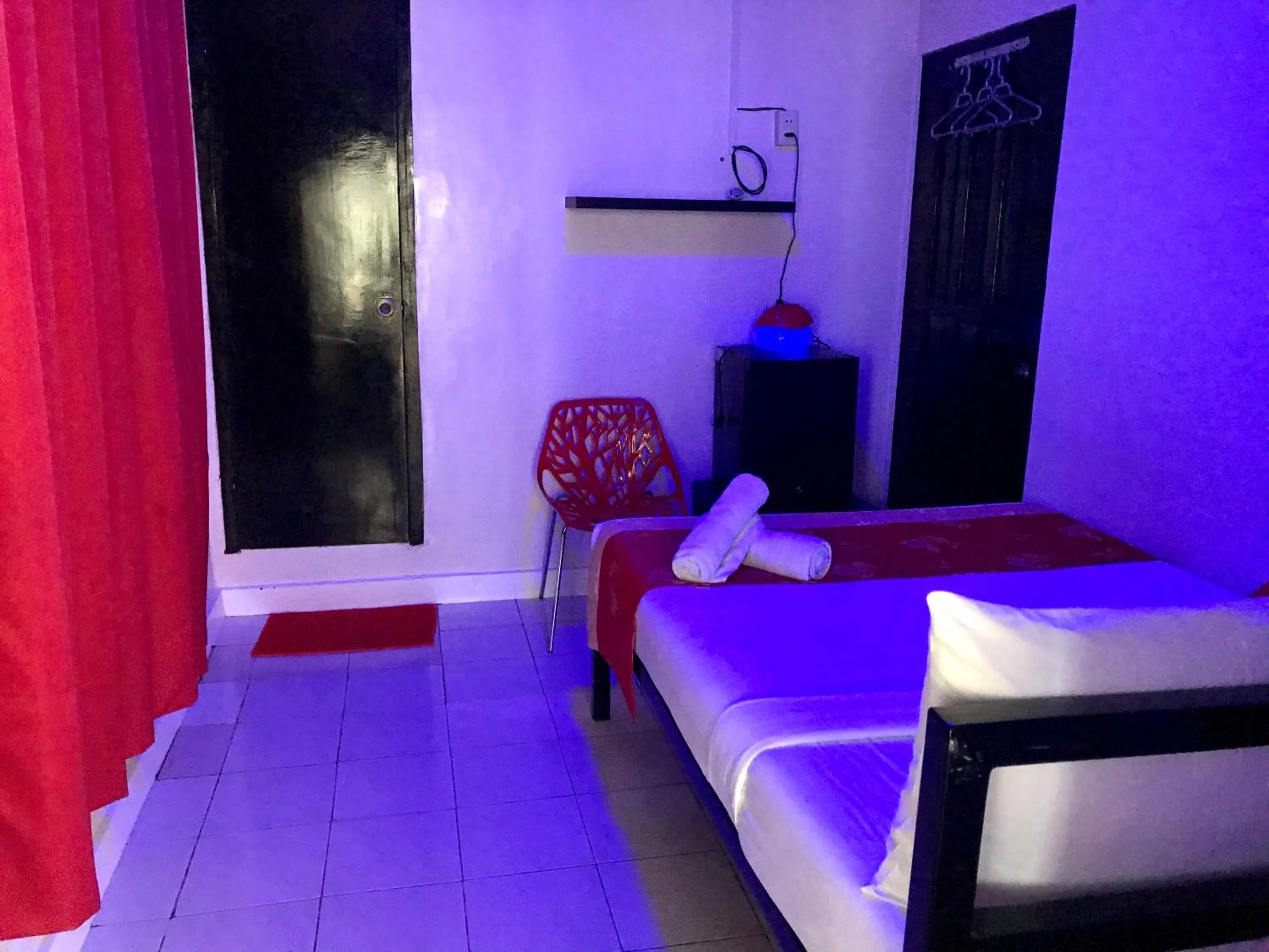 Bed in HalfWay House Hostel Mactan Cebu Airport