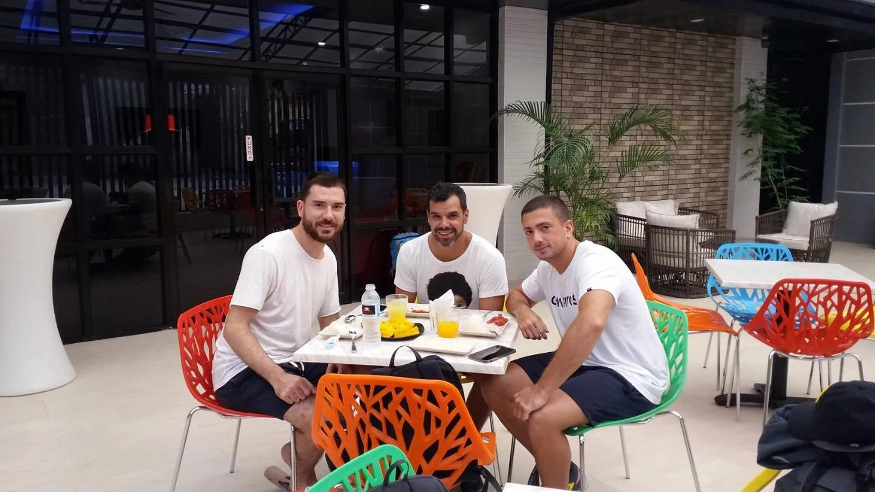 Restaurant/places to eat in HalfWay House Hostel Mactan Cebu Airport