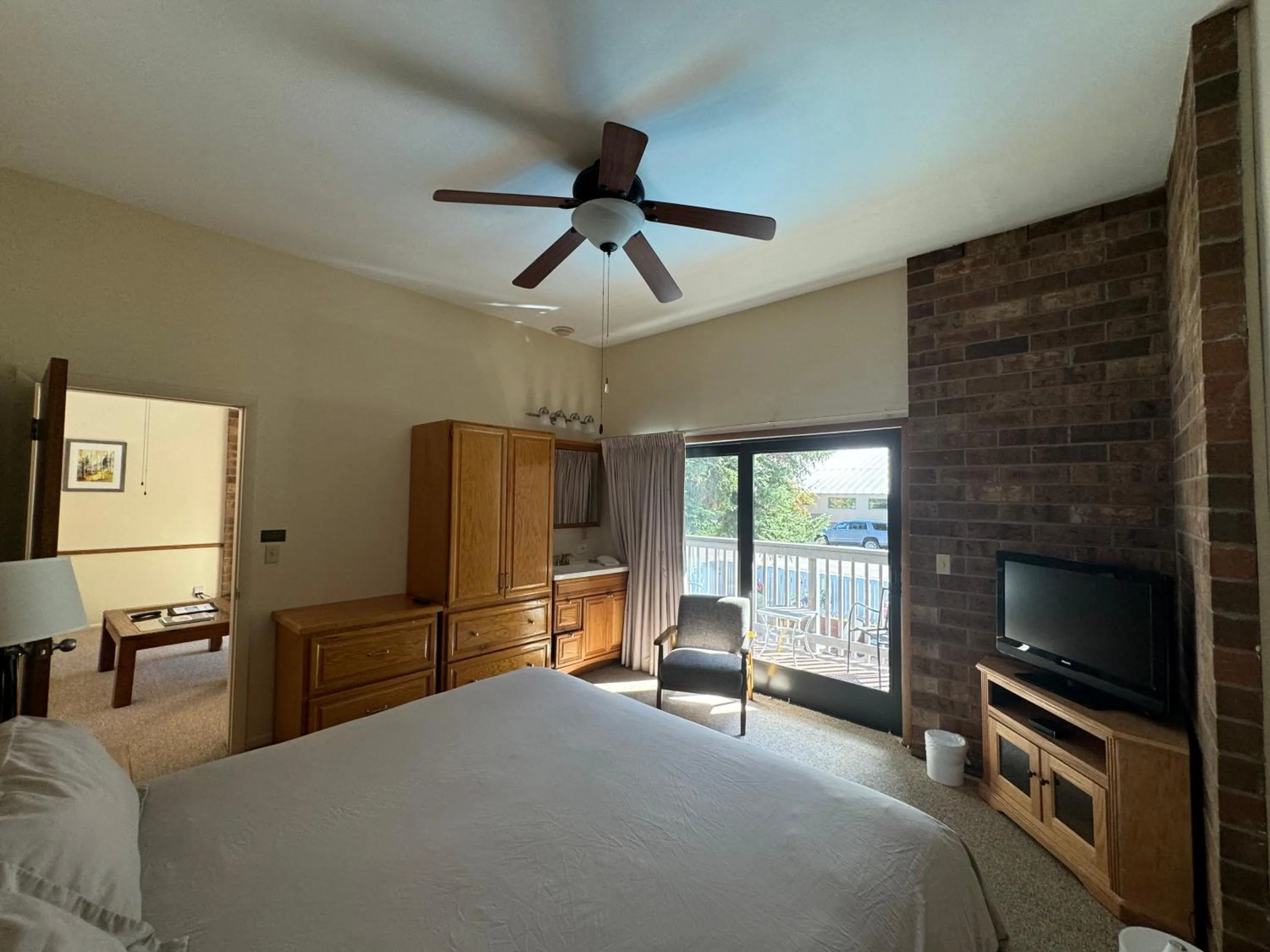 Bed in Shadow Mountain Lodge