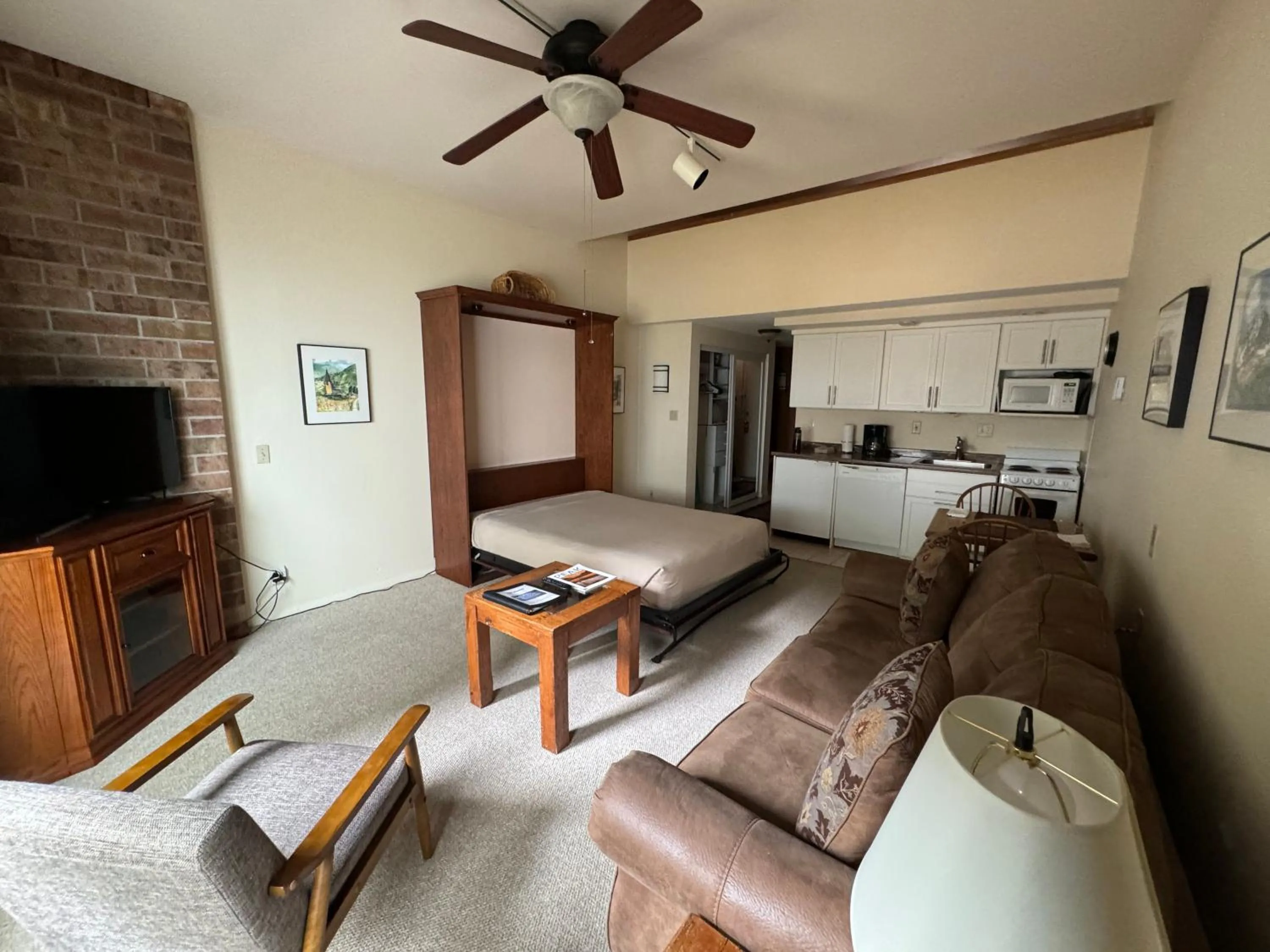 Bed in Shadow Mountain Lodge