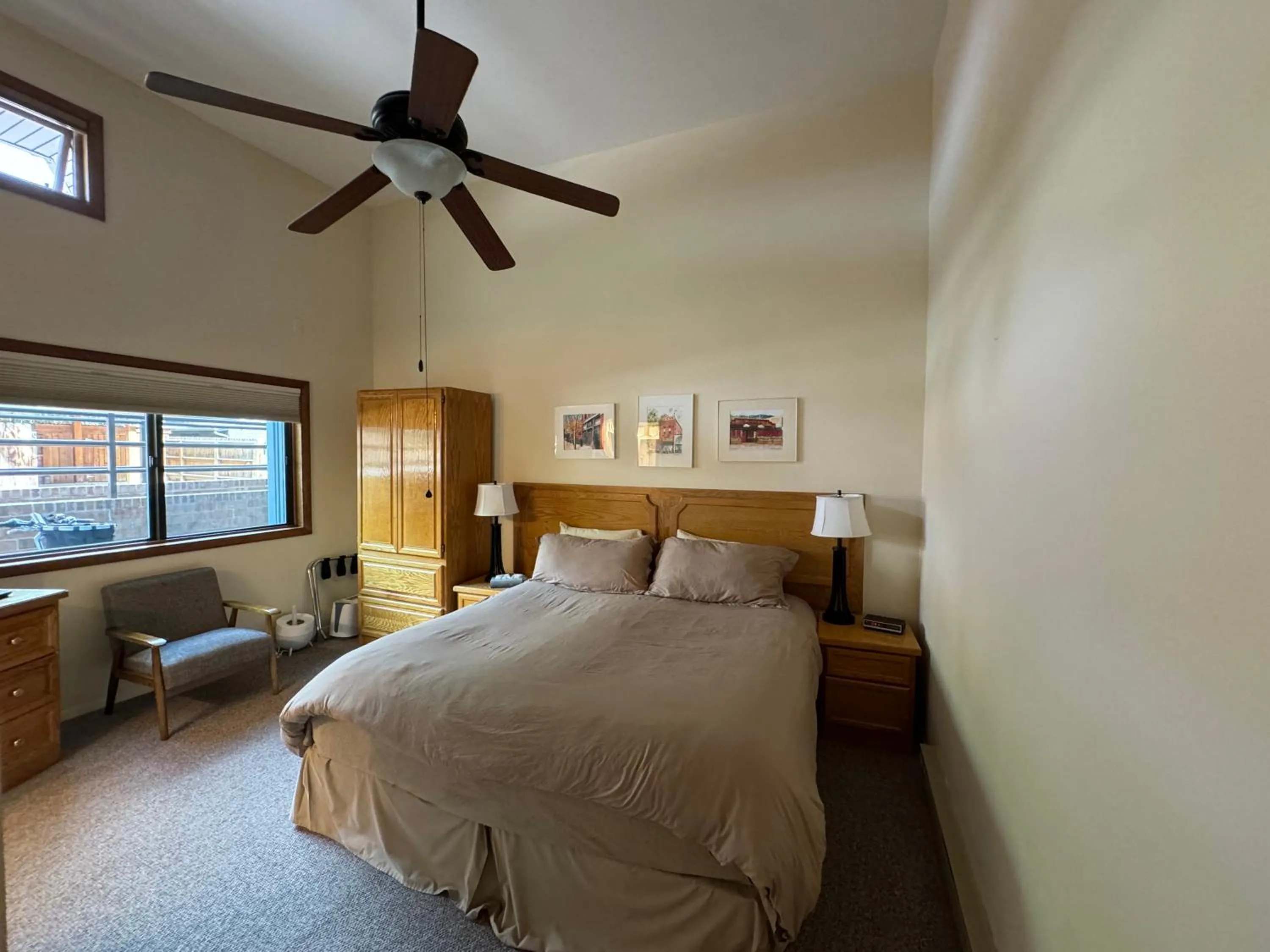 Bed in Shadow Mountain Lodge