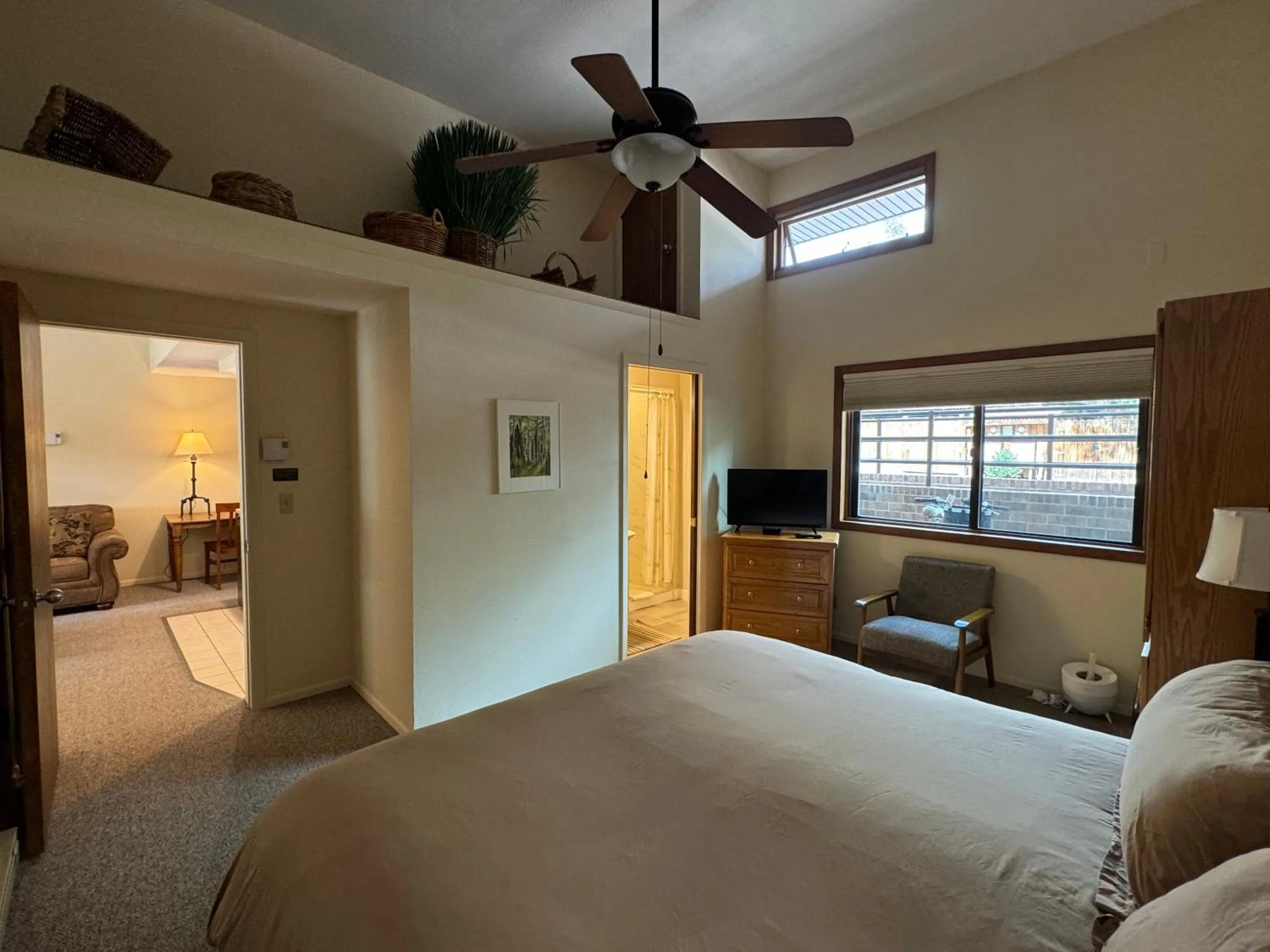 Bed in Shadow Mountain Lodge