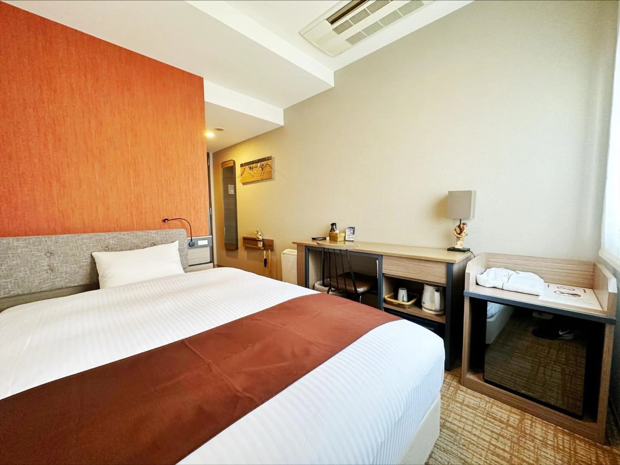 Photo of the whole room, Bed in HOTEL SUI AKASAKA by ABEST