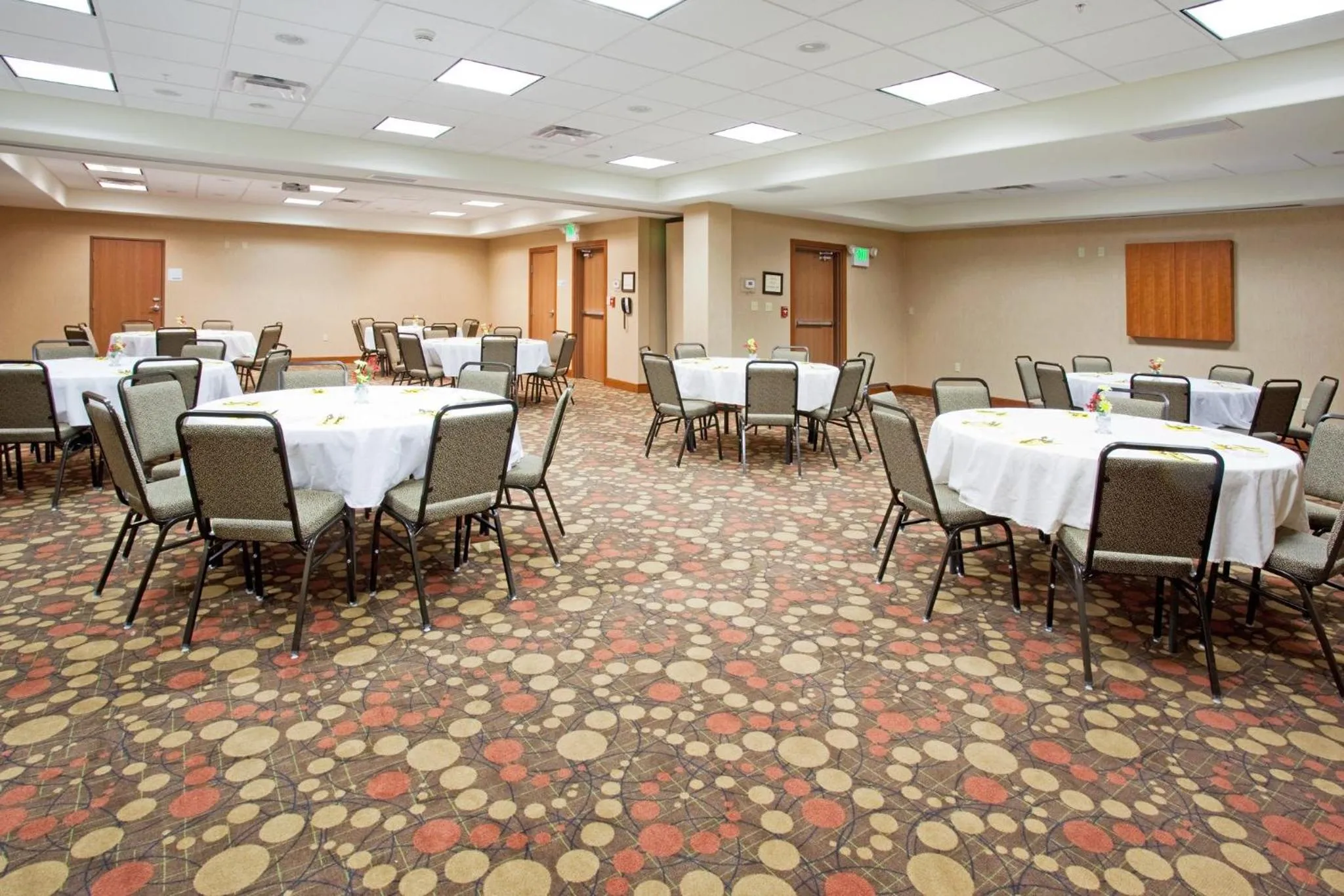Restaurant/places to eat in Holiday Inn Express and Suites Los Alamos Entrada Park by IHG
