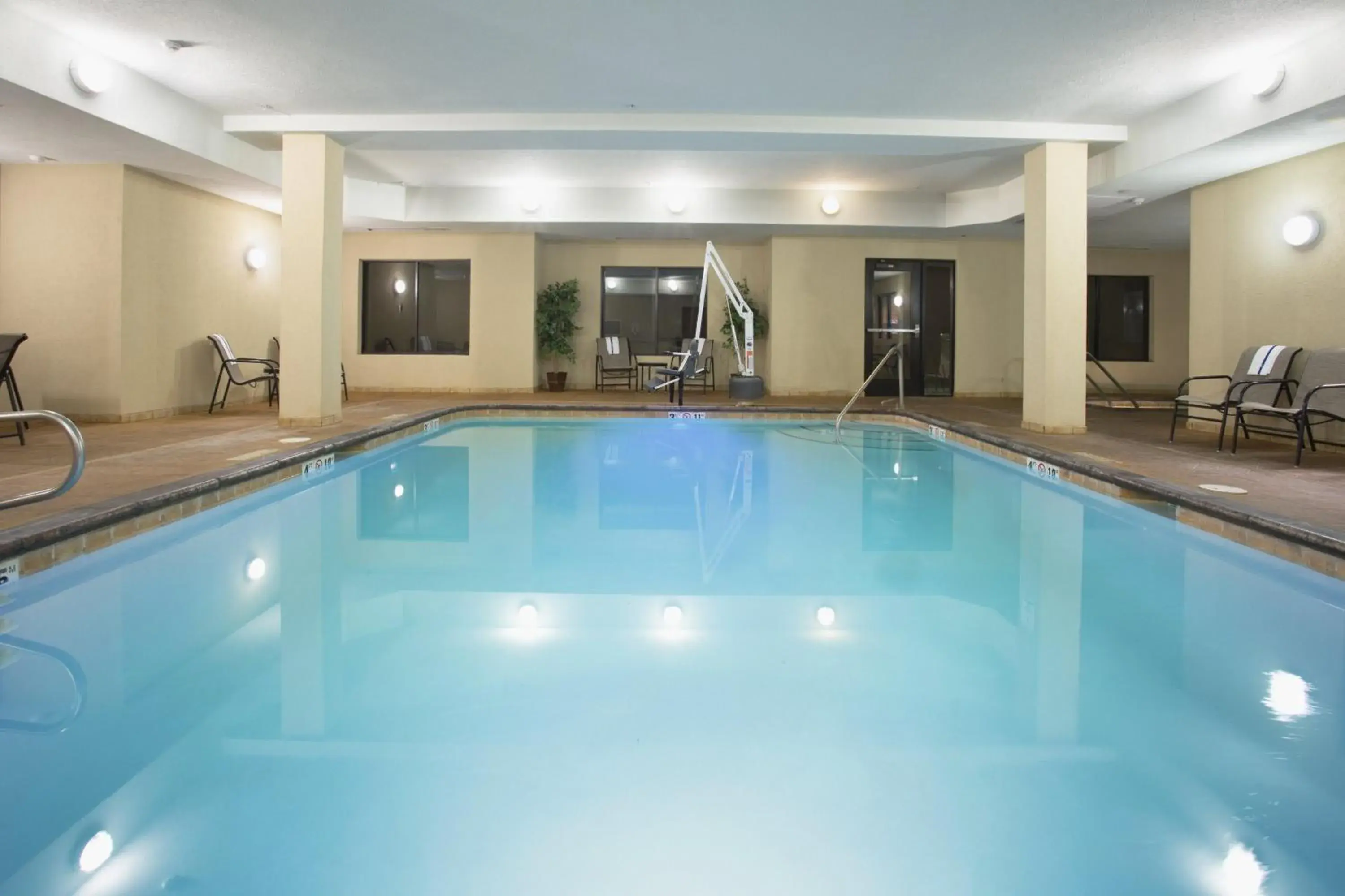 Swimming pool in Holiday Inn Express and Suites Los Alamos Entrada Park by IHG Swimming pool in Holiday Inn Express and Suites Los Alamos Entrada Park by IHG