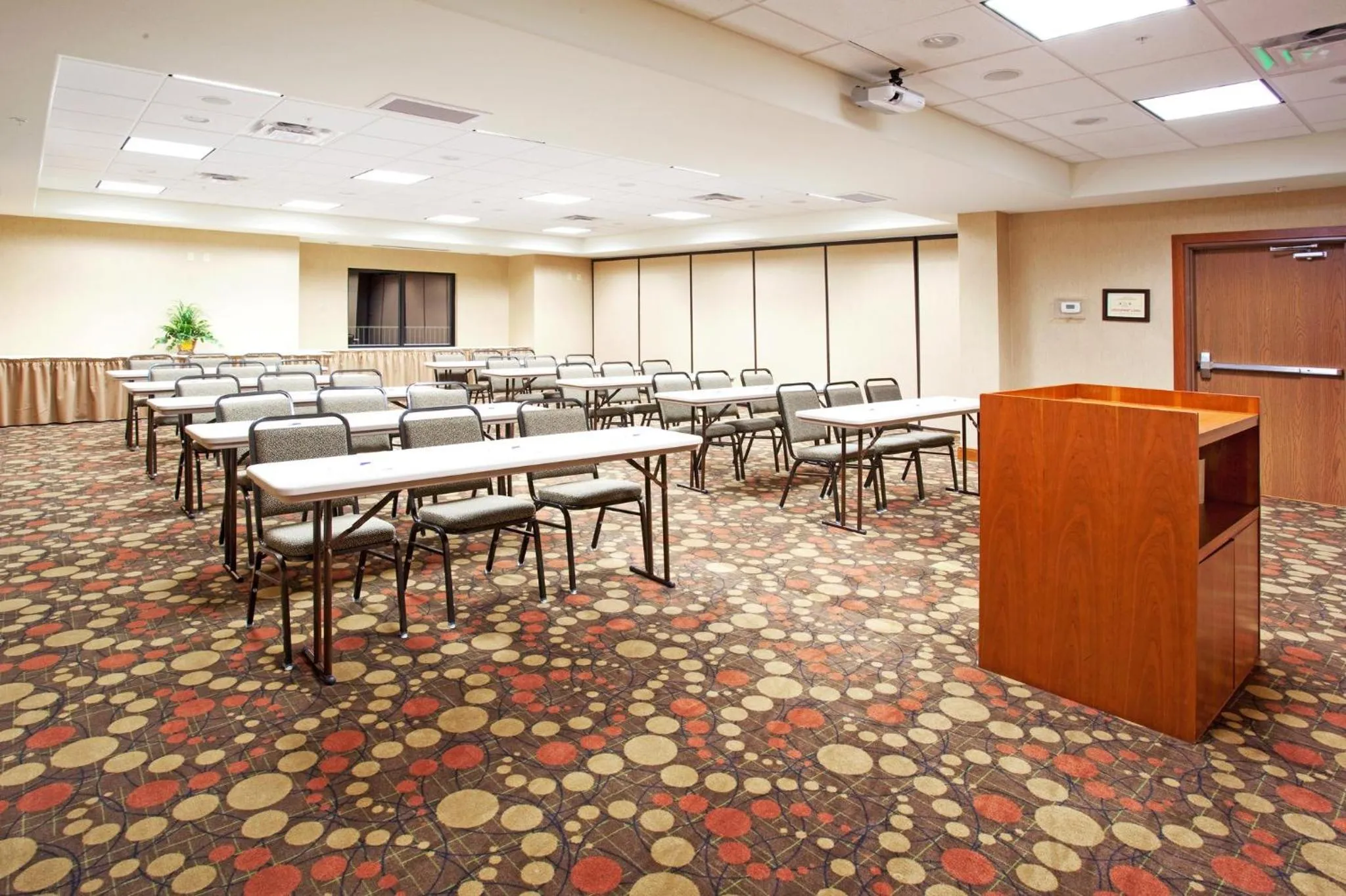 Meeting/conference room in Holiday Inn Express and Suites Los Alamos Entrada Park by IHG