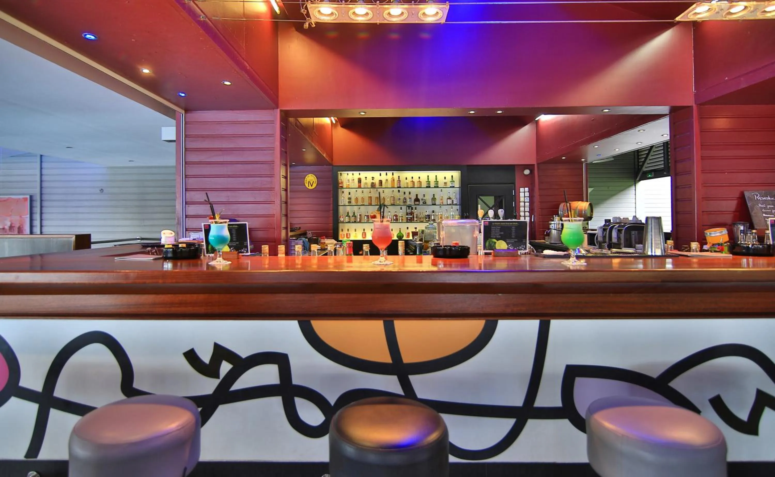 Lounge or bar in La Creole Beach Hotel & Spa