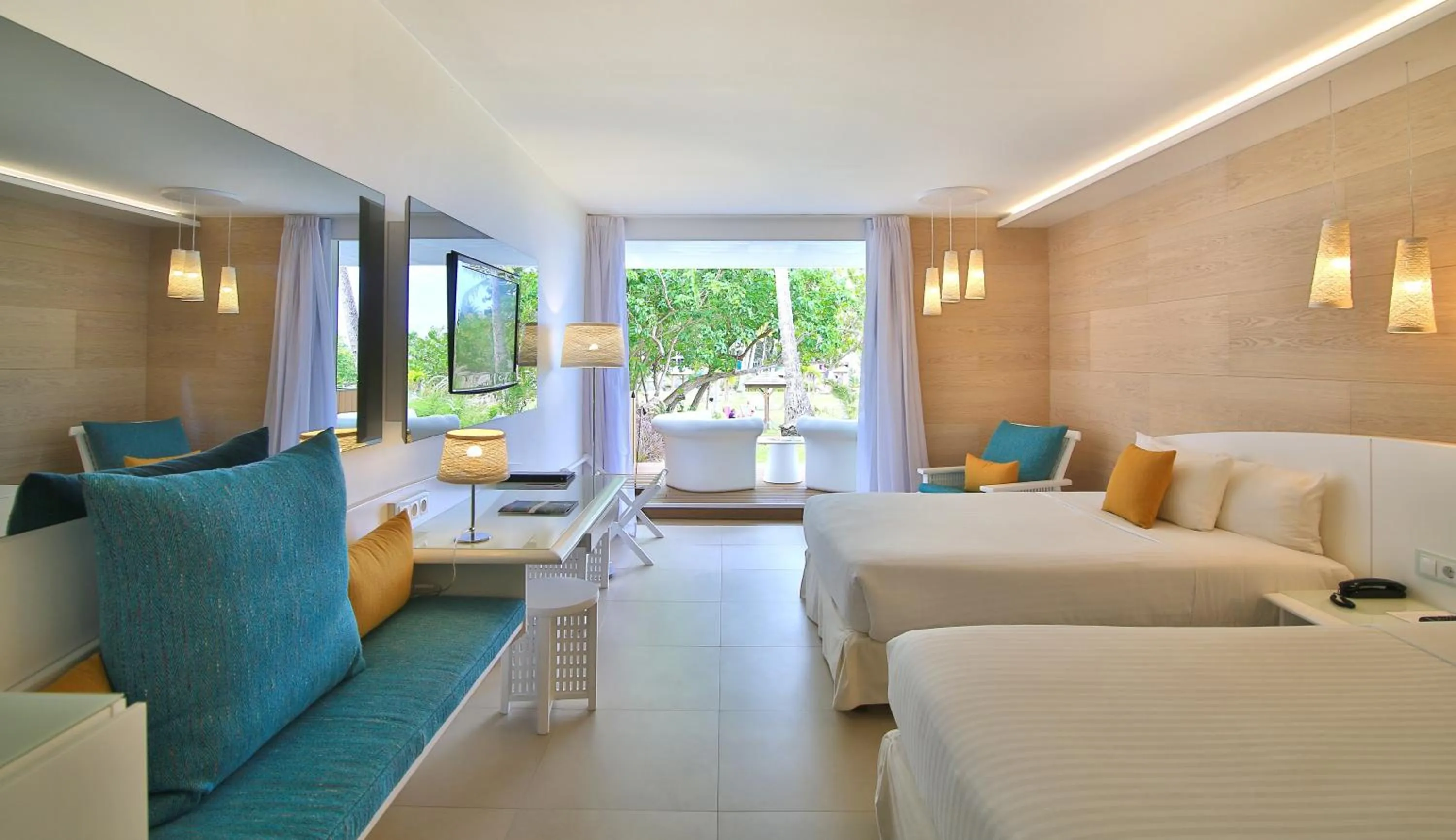 Bedroom, Bed in La Creole Beach Hotel & Spa