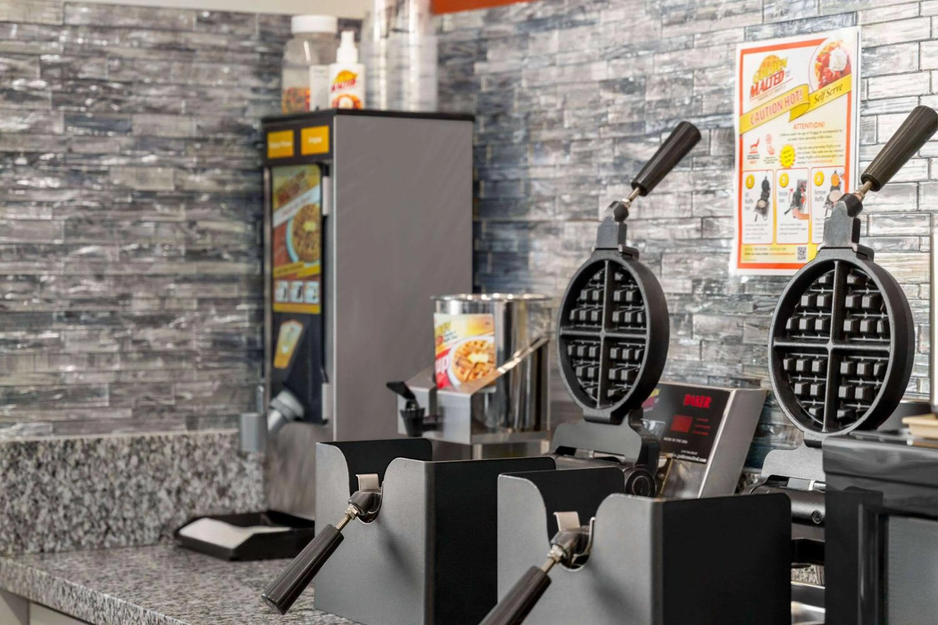 Breakfast in Super 8 by Wyndham Columbus Edinburgh