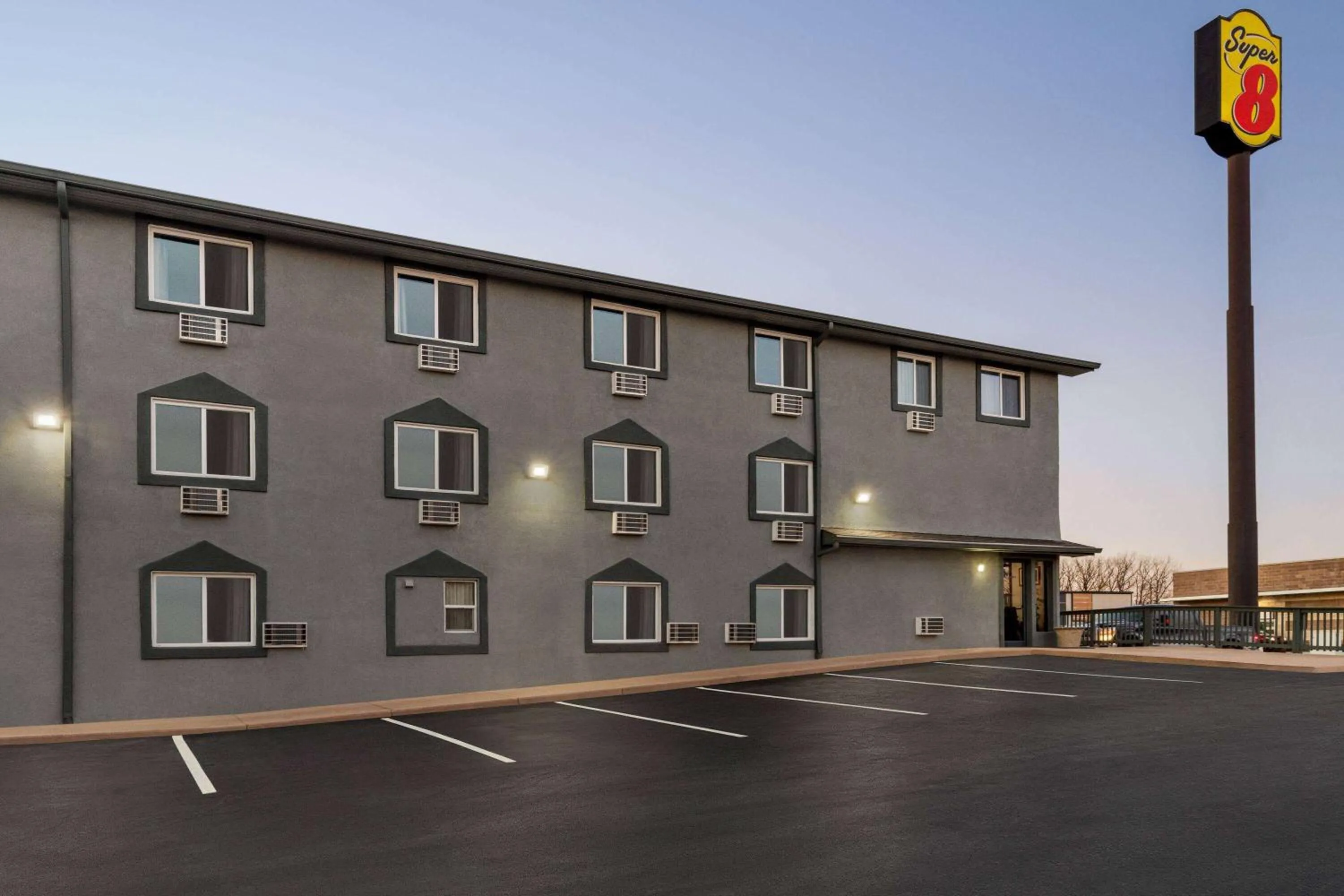 Property building in Super 8 by Wyndham Columbus Edinburgh