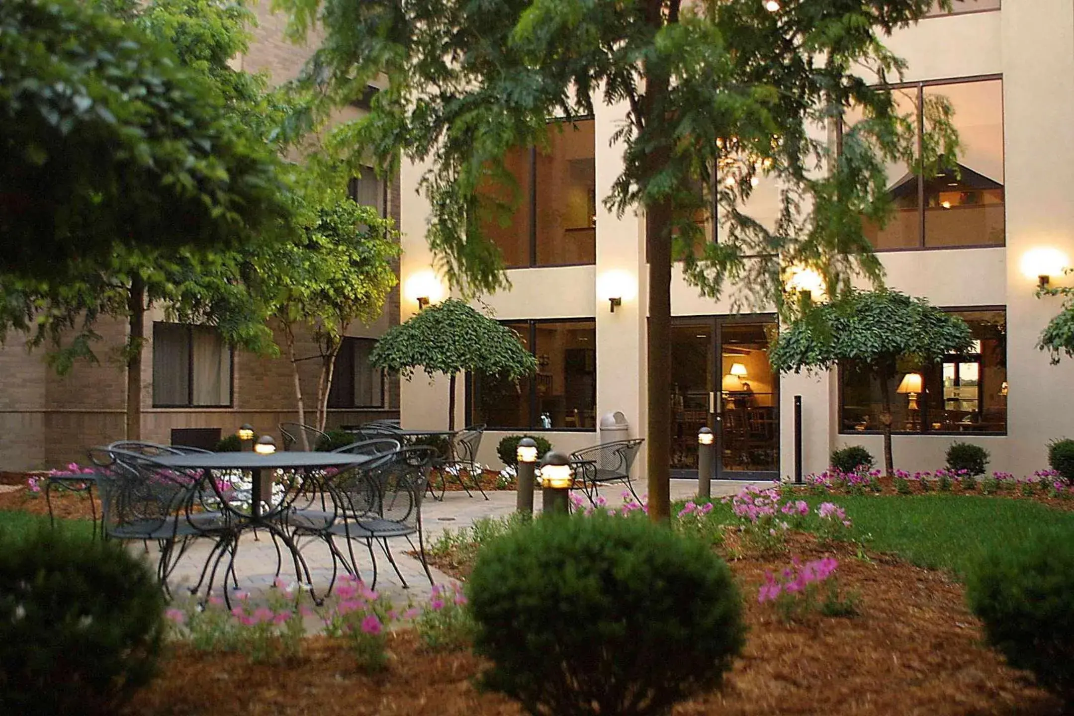 Inner courtyard view in Hampton Inn & Suites Chillicothe Inner courtyard view in Hampton Inn & Suites Chillicothe
