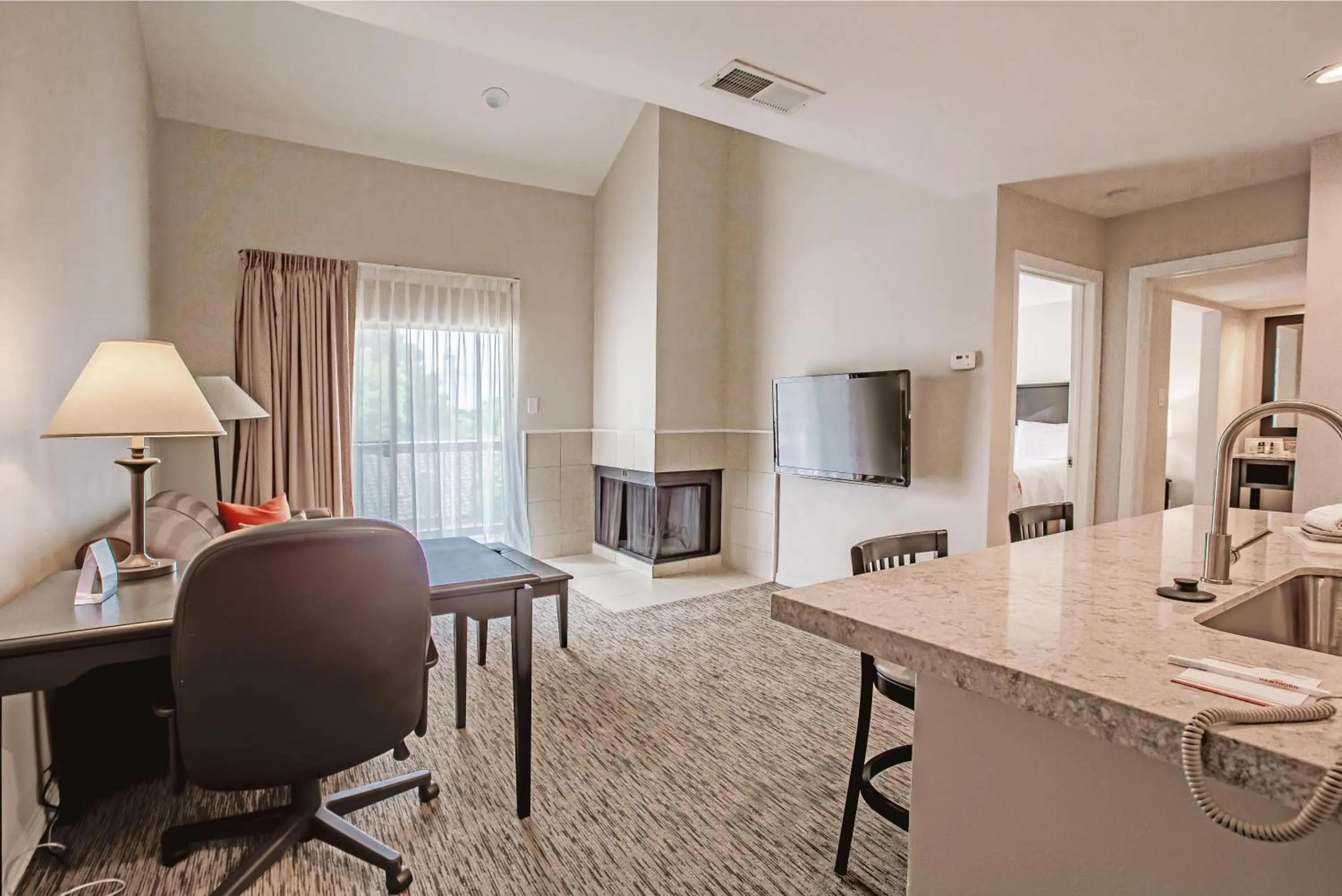 Living room in Value Suites Extended Stay - Arlington