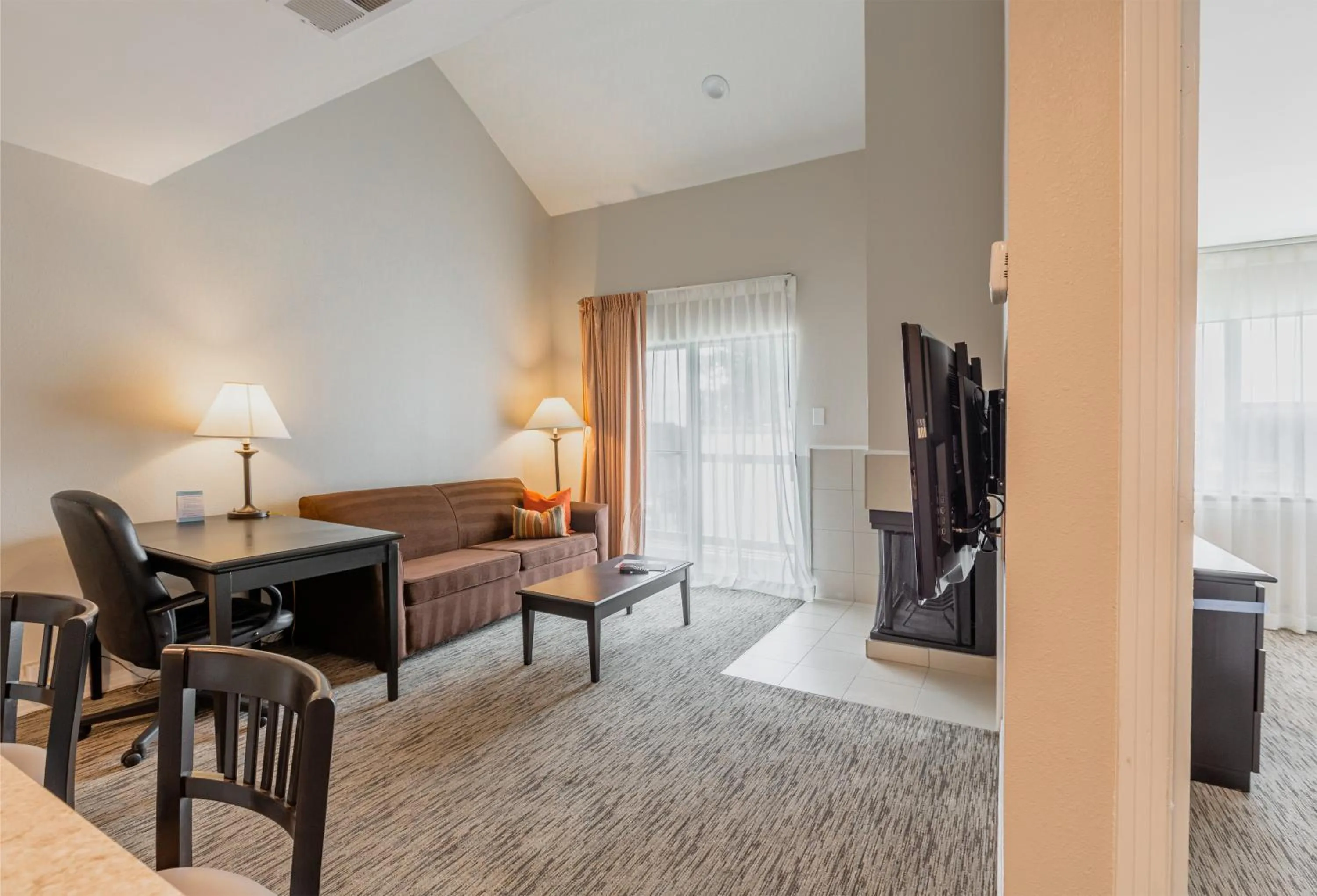 Living room in Value Suites Extended Stay - Arlington