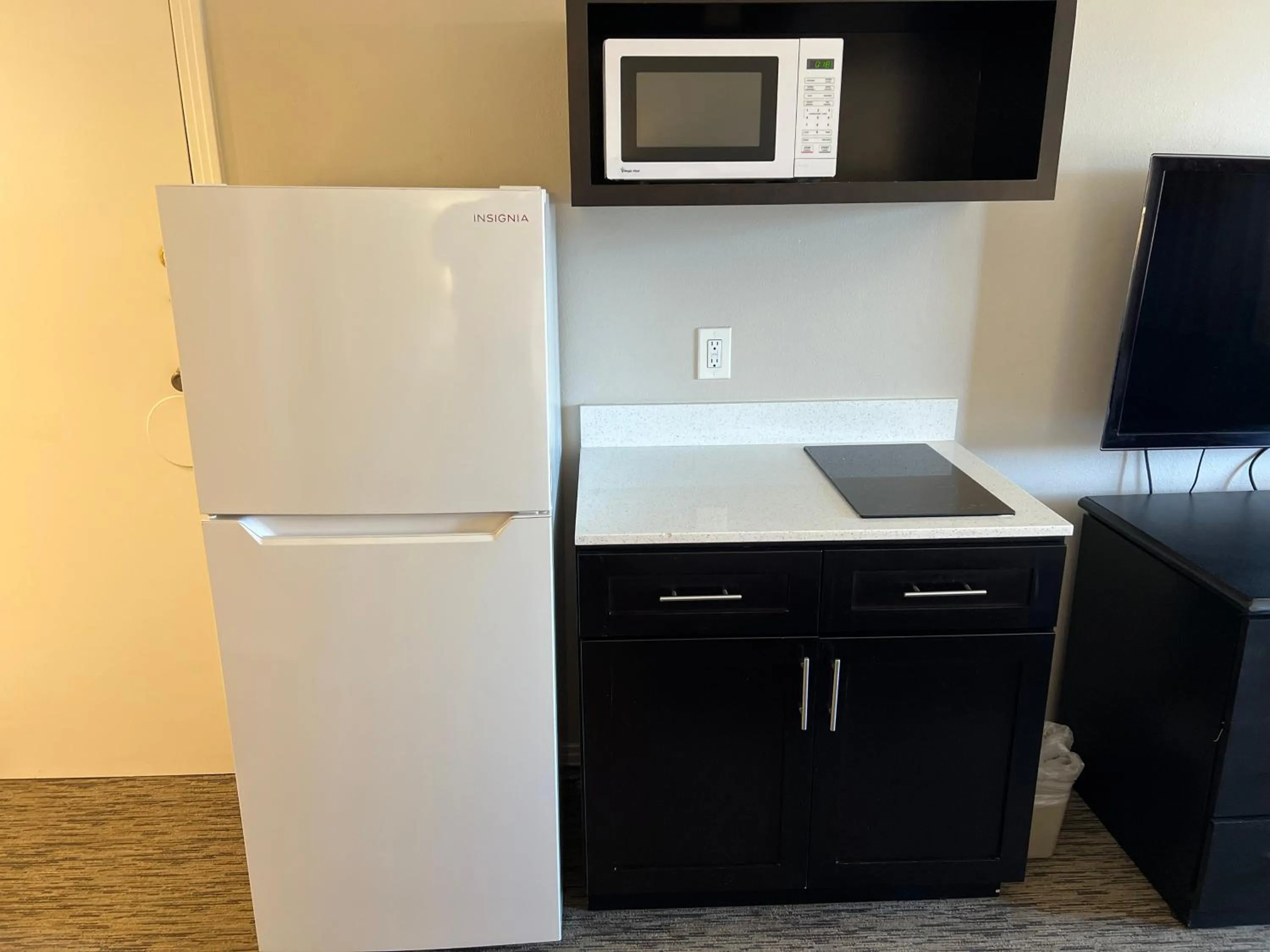 Kitchen or kitchenette in Value Suites Extended Stay - Arlington