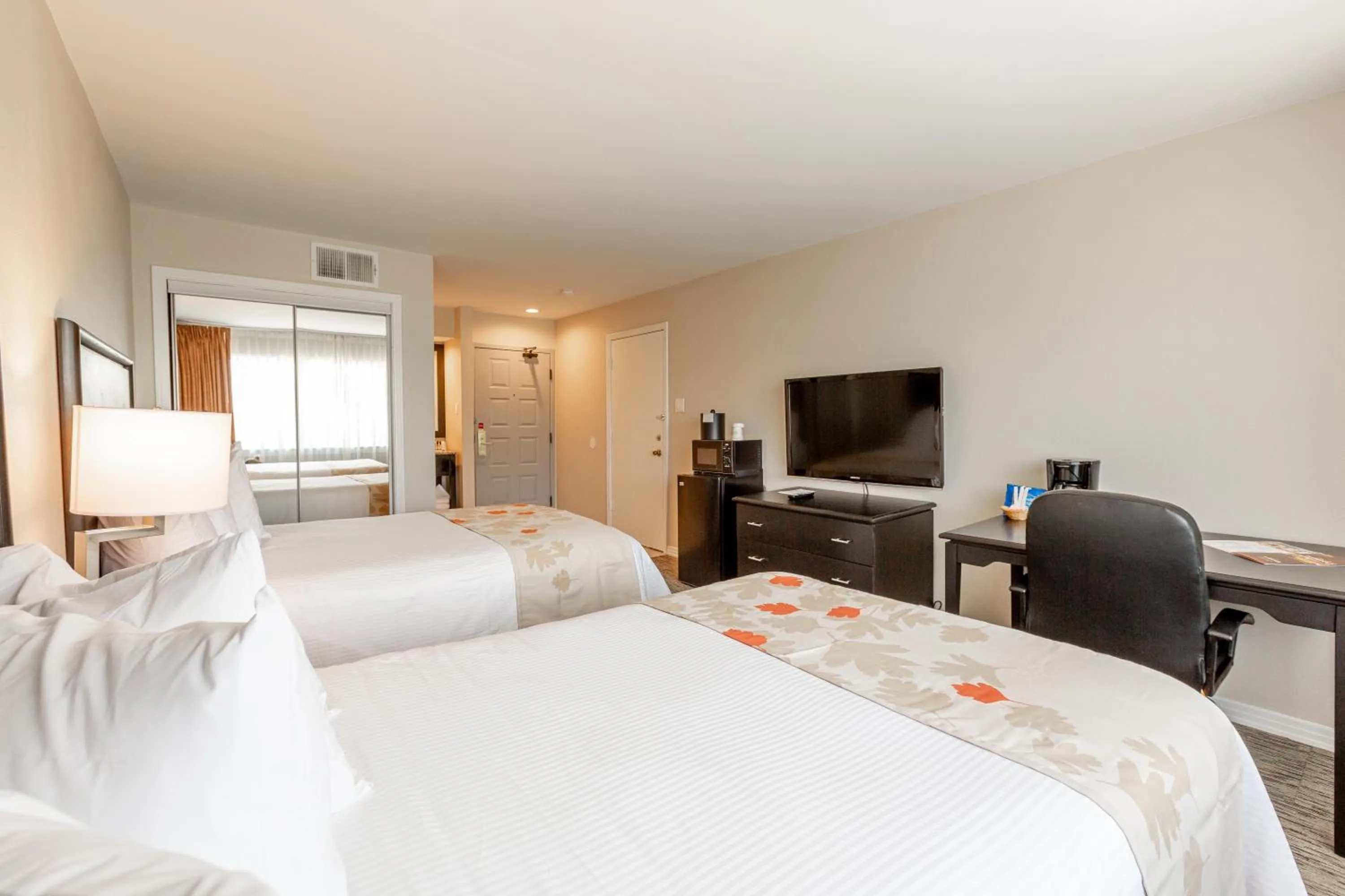 Bed in Value Suites Extended Stay - Arlington