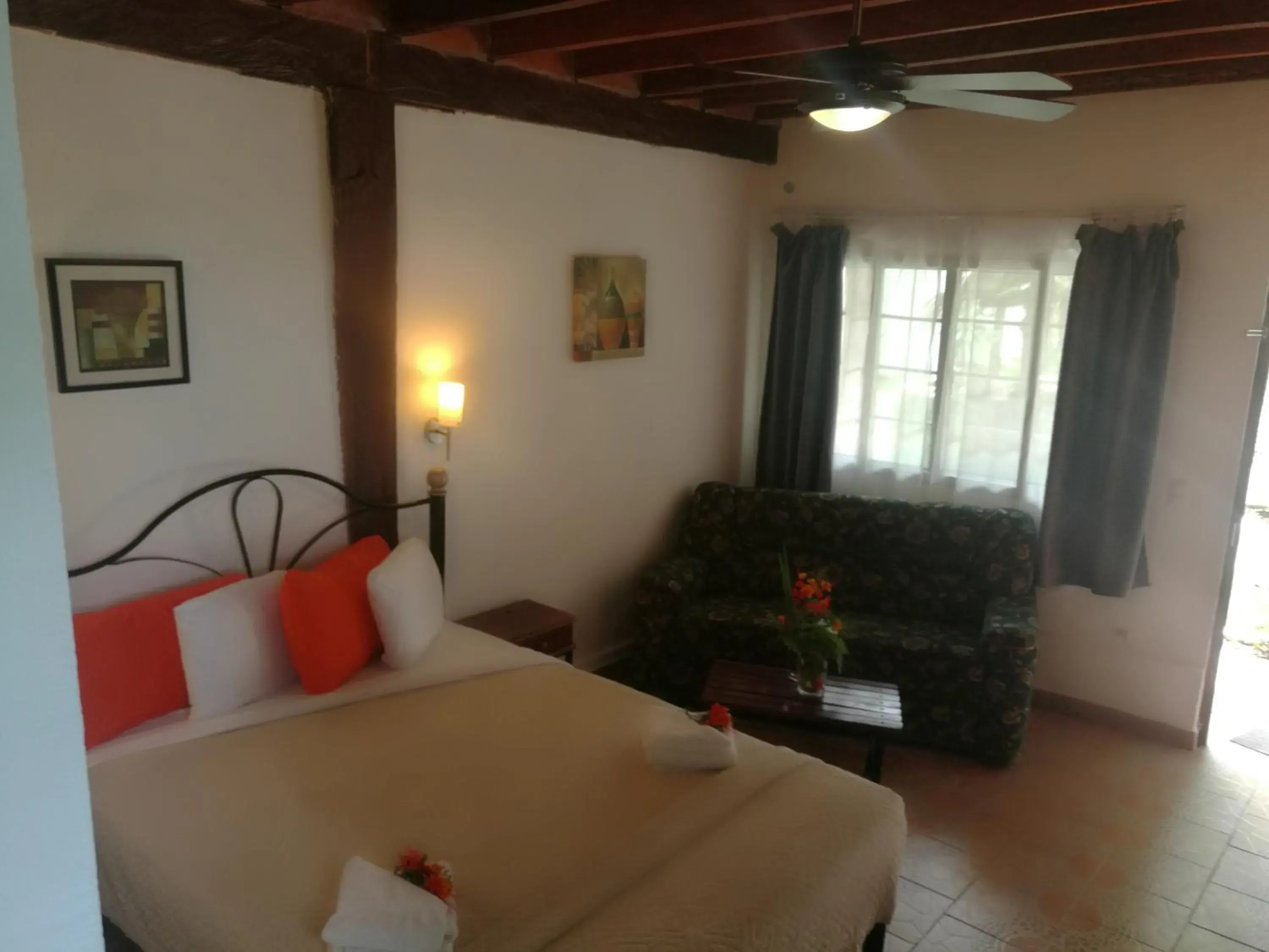 Queen Room - single occupancy in Hotel Gerald Queen Room - single occupancy in Hotel Gerald