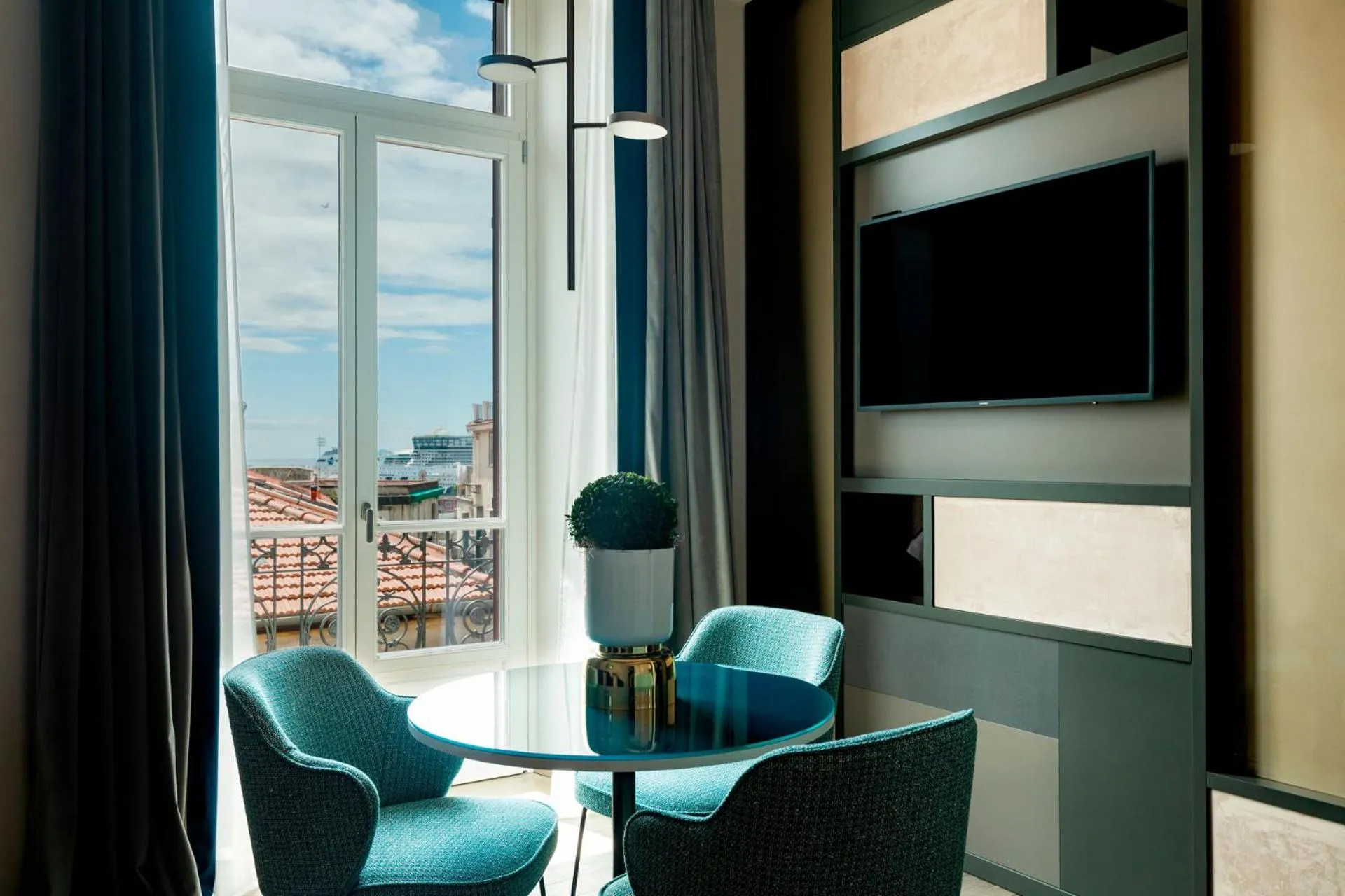 TV and multimedia in Amadomus Luxury Suites