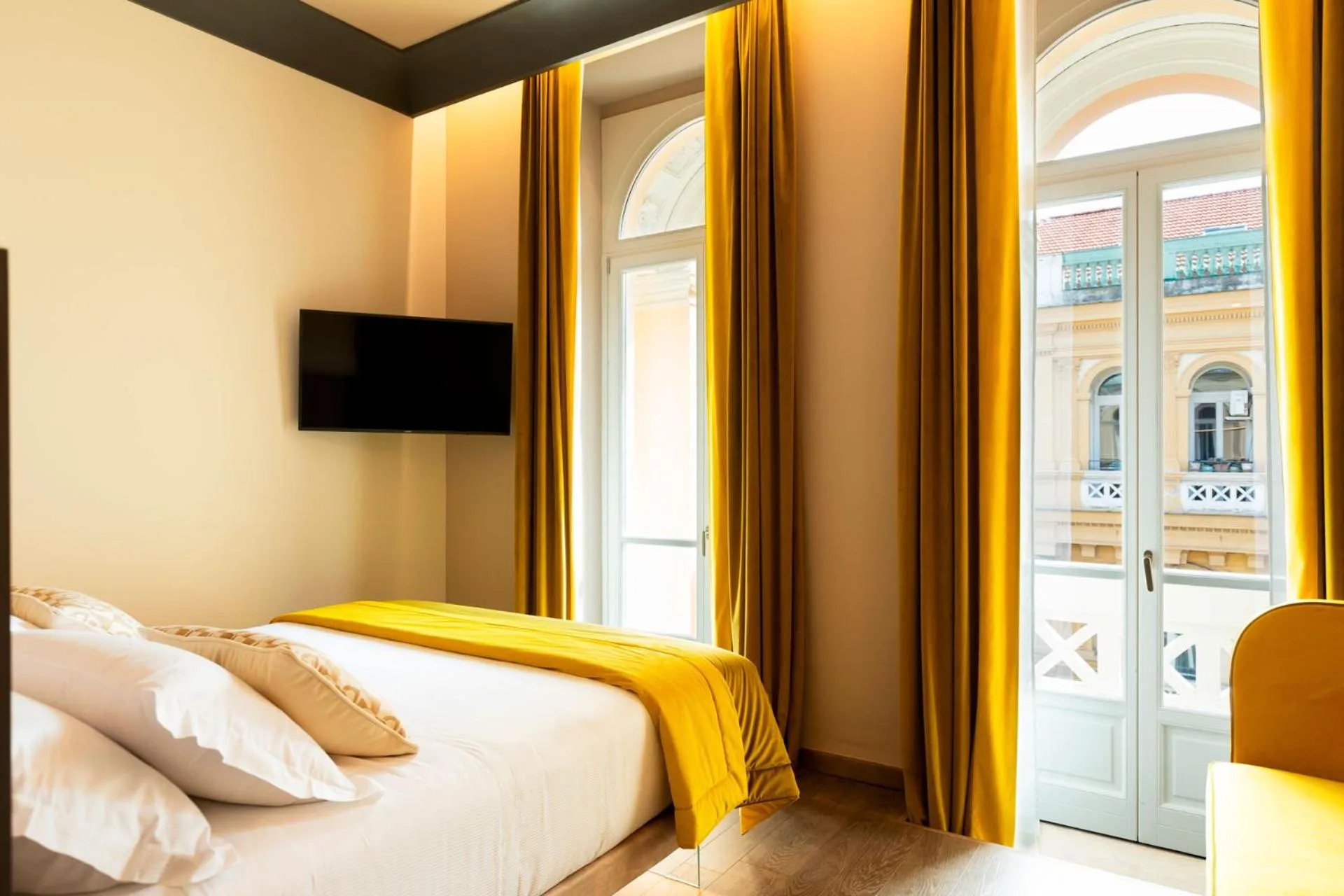 Communal lounge/ TV room, Bed in Amadomus Luxury Suites