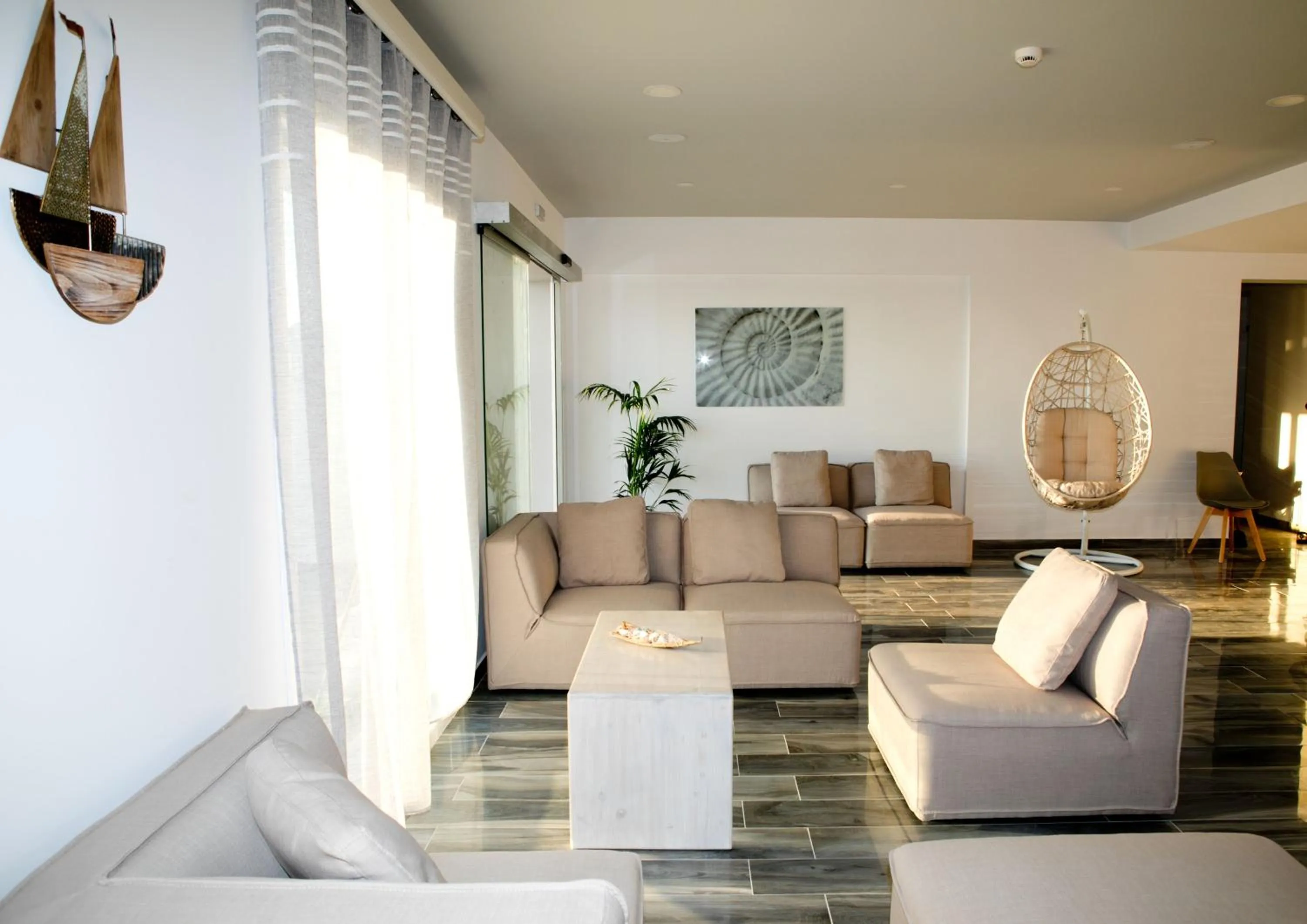 Living room in Hyperion Hotel