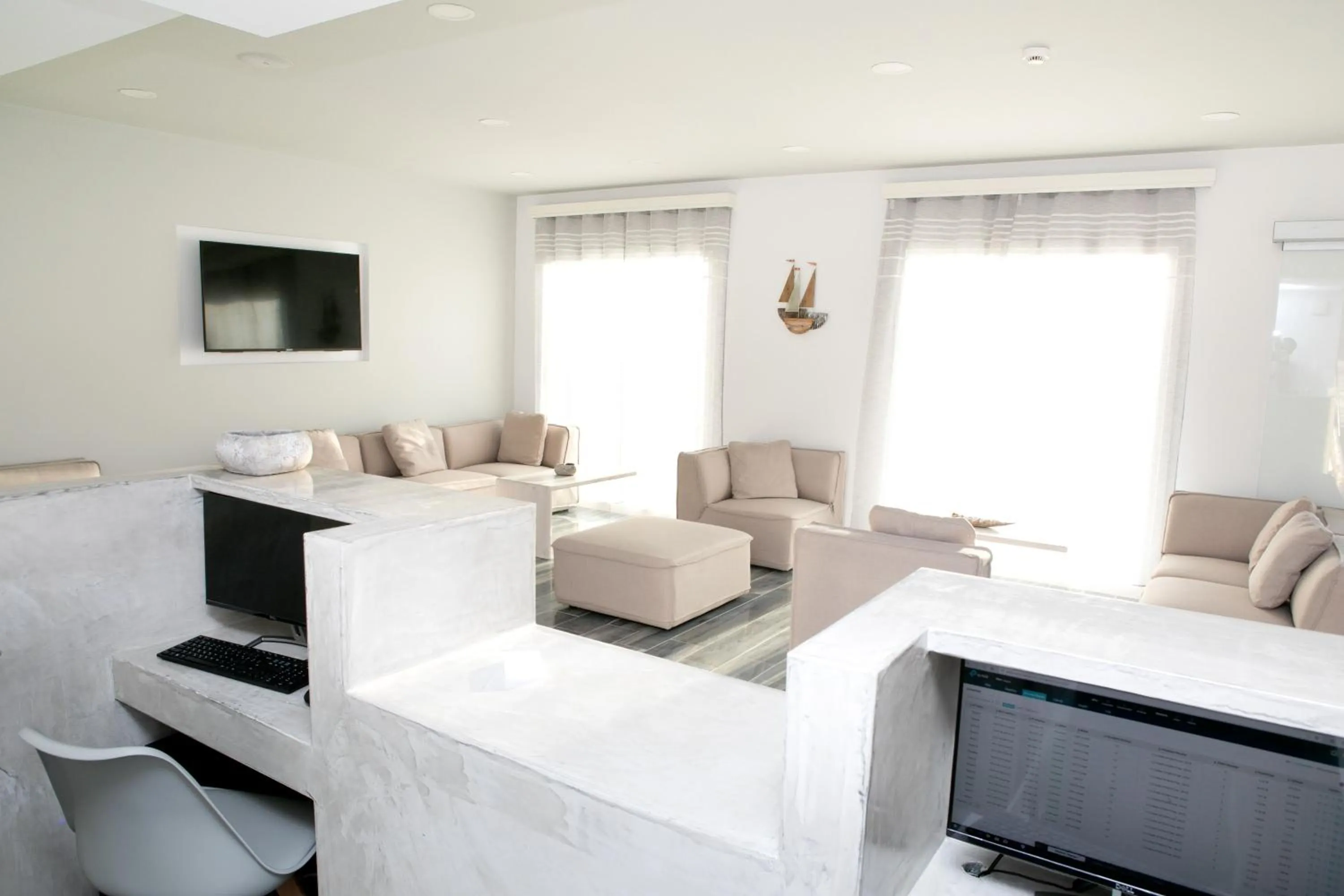 Living room in Hyperion Hotel