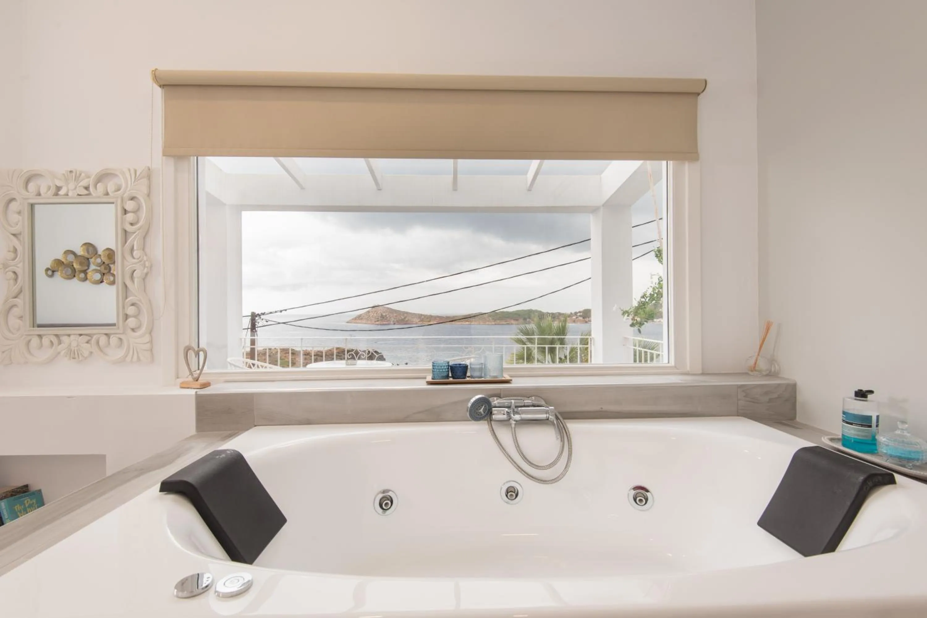 Hot Tub in Hyperion Hotel