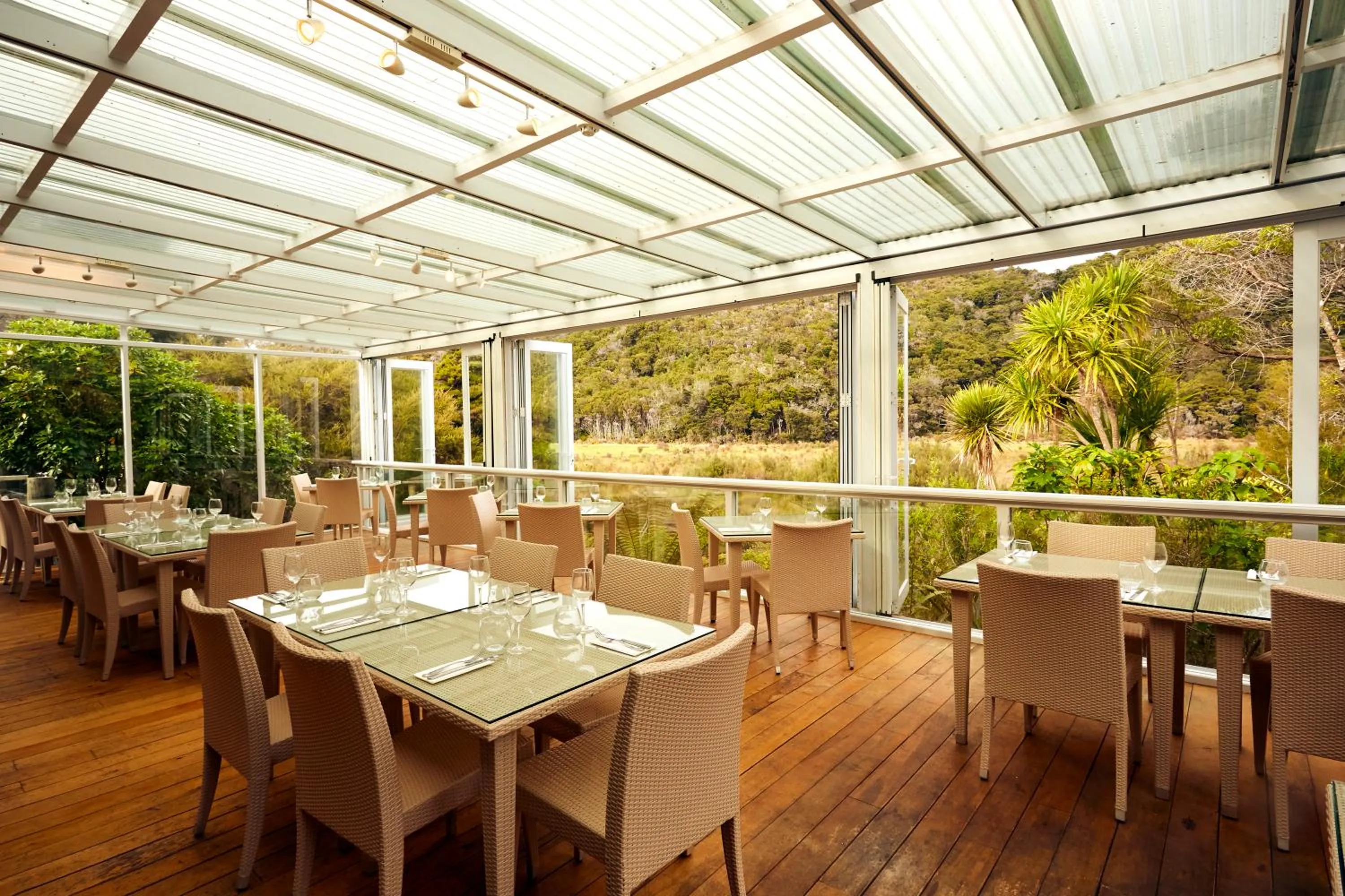 Restaurant/places to eat in Awaroa Lodge