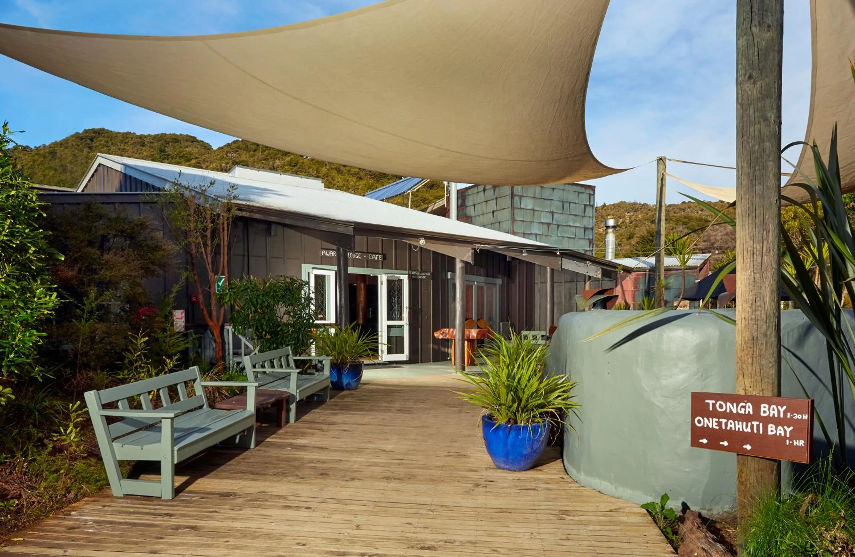 Facade/entrance in Awaroa Lodge