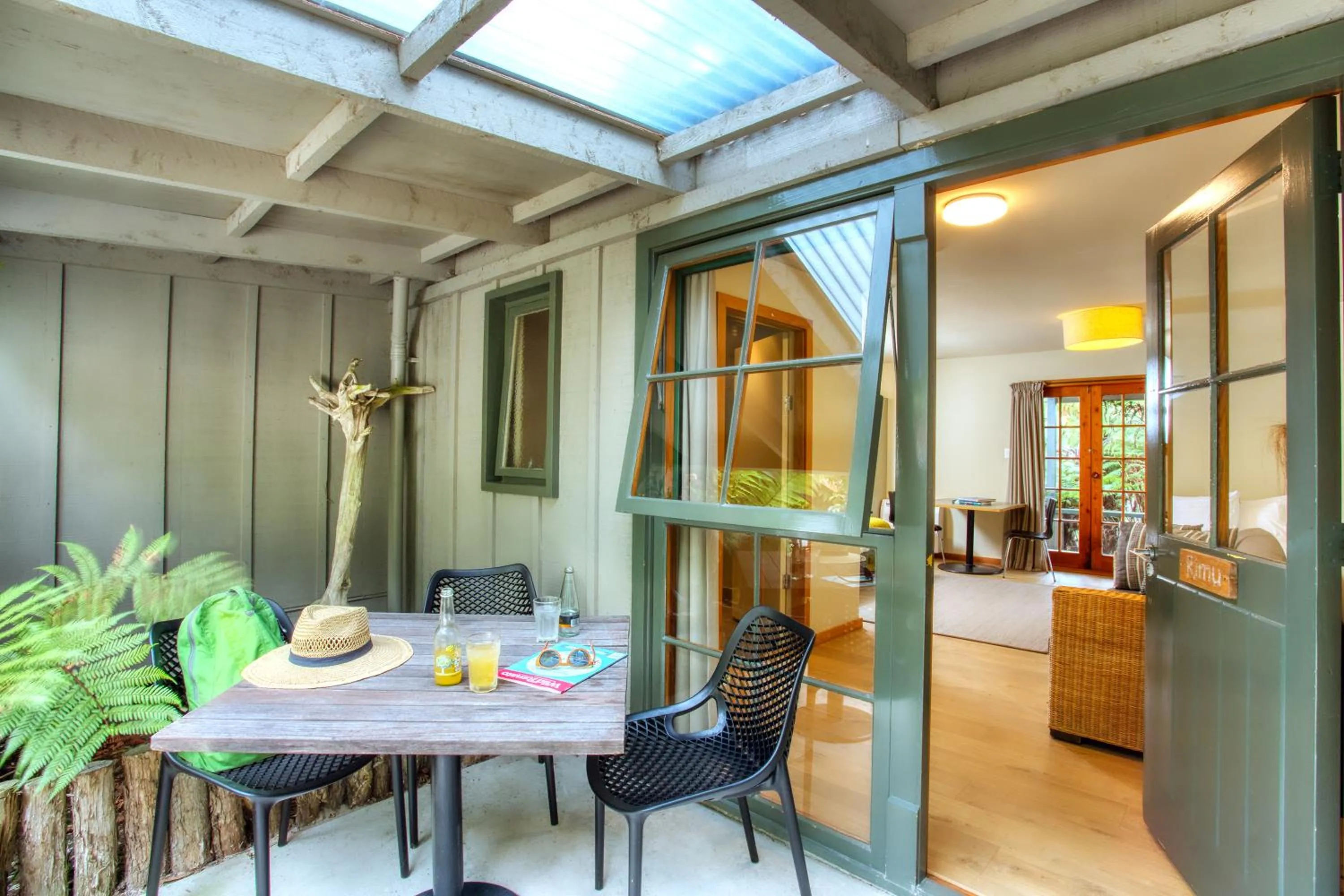 Facade/entrance in Awaroa Lodge