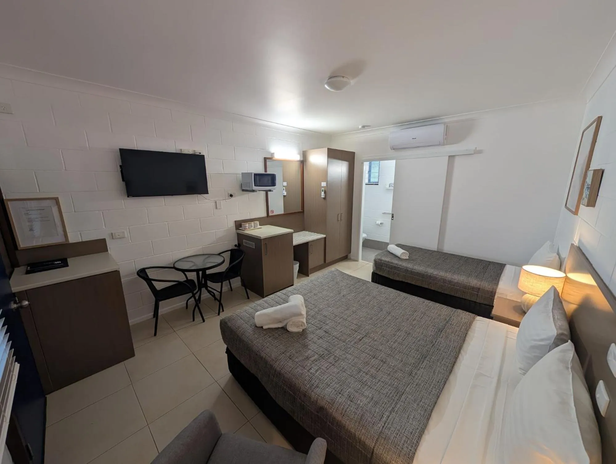 Bedroom, Bed in Moffat Beach Motel Caloundra