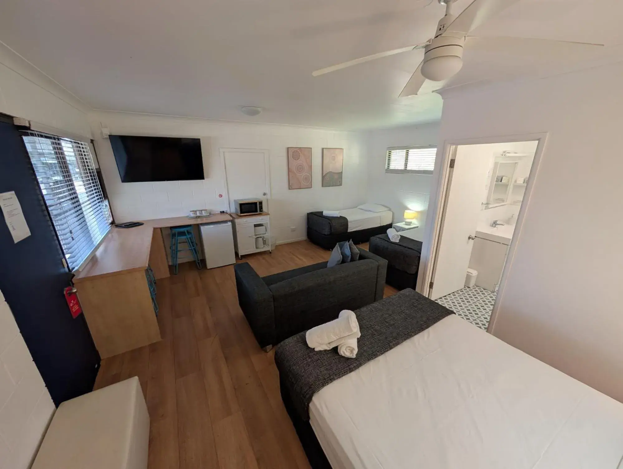Deluxe Family Room in Moffat Beach Motel Caloundra Deluxe Family Room in Moffat Beach Motel Caloundra